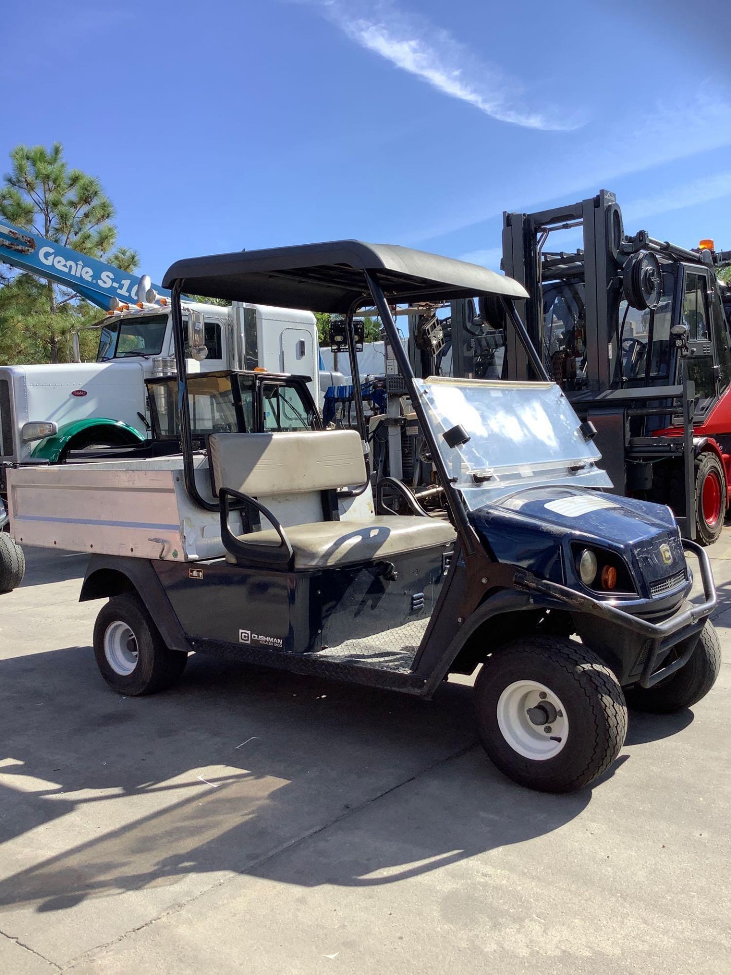 2016 CUSHMAN TEXTRON GOLF CART MODEL CSH HAUL 1200 G, GAS POWERED, KAWASAKI ENGINE, MANUAL DUMP BED,