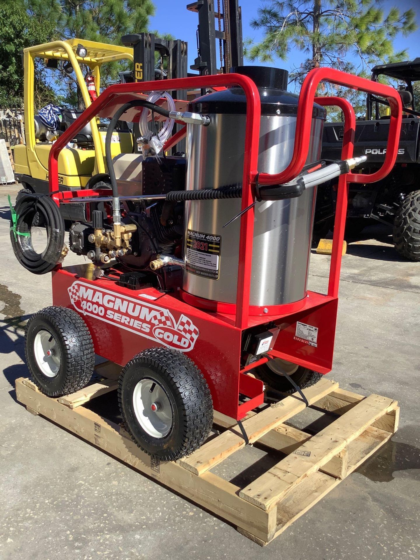 UNUSED 2021 MAGNUM 4000 SERIES GOLD HOT WATER PRESSURE WASHER,DIESEL GAS POWER, ELECTRIC START, APPR - Image 3 of 14