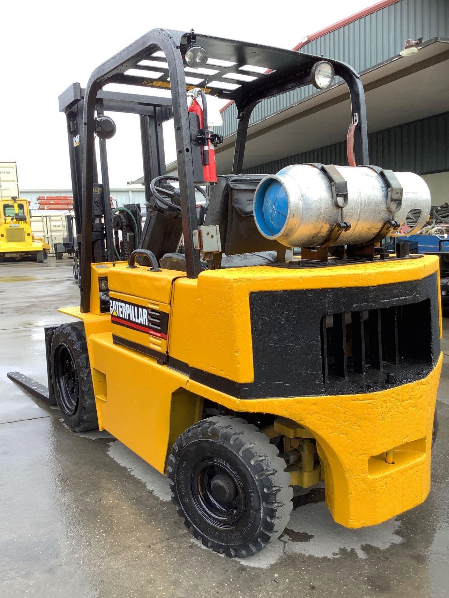 CATERPILLAR LP FORKLIFT MODEL V50D, APPROX MAX CAPACITY 5000LBS, APPROX MAX HEIGHT 173in, TILT - Image 6 of 15