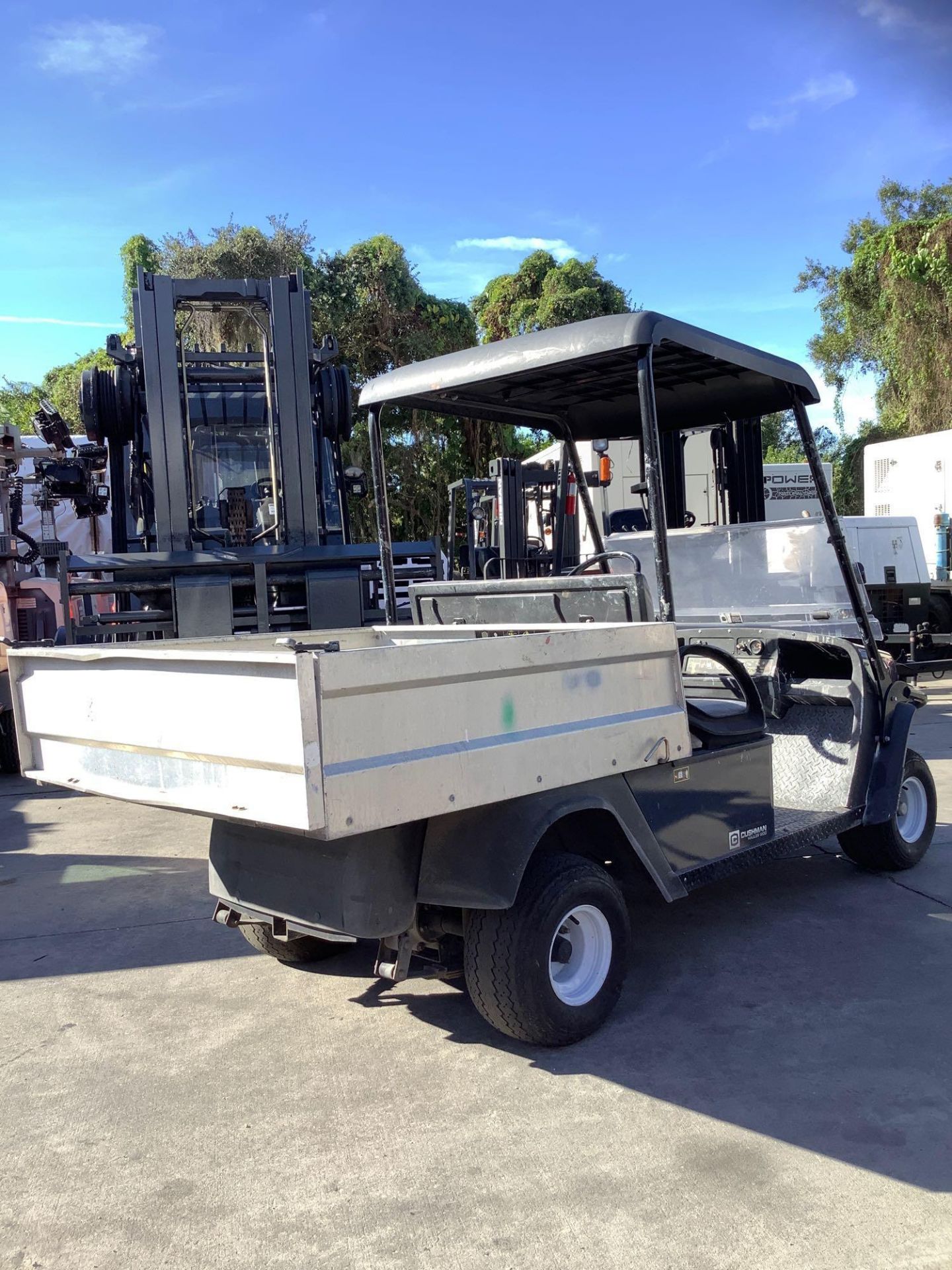 2016 CUSHMAN TEXTRON GOLF CART MODEL CSH HAUL 1200 G, GAS POWERED, MANUAL DUMP BED - Image 4 of 13