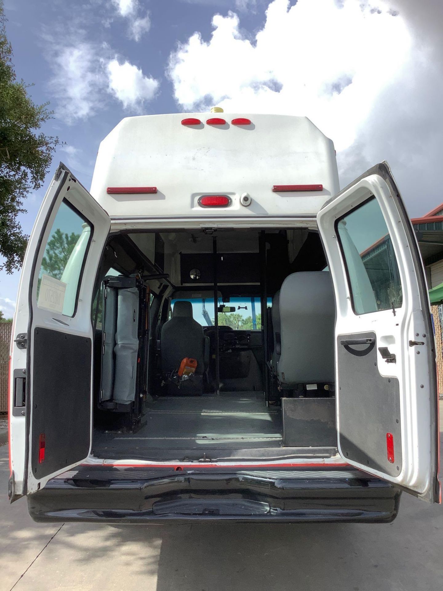 2014 FORD ECONOLINE E-350 SUPER DUTY EXTENDED MOBILITY VAN , AUTOMATIC, ONE OWNER,  AC/ HEAT AIR CON - Image 9 of 39