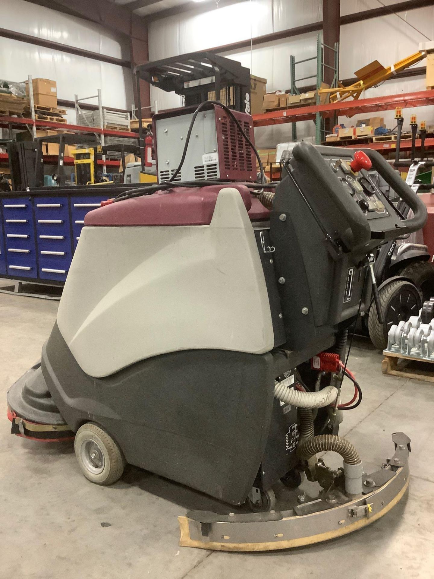 MINUTEMAN 240X FLOOR SCRUBBER MODEL MC240024QP 420X SCRUBBER, ELECTRIC, APPROX DC VOLTS 24, MINUTEMA - Image 7 of 10