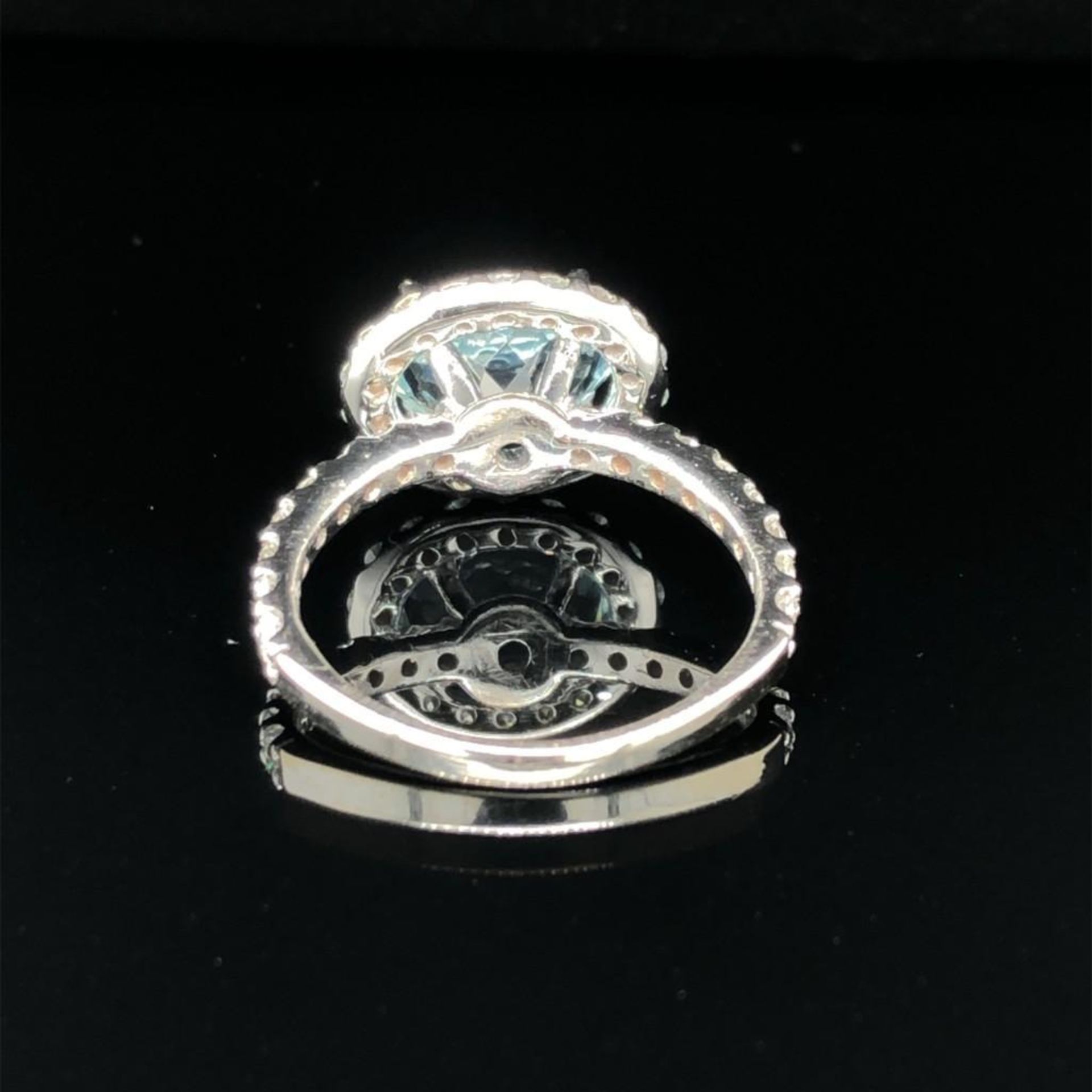 ESTATE AQUA MARINE AND DIAMOND RING. 14k WHITE GOLD. APPROXIMATELY .50ct DIAMONDS. WEIGHS APPROXIMAT - Image 2 of 3