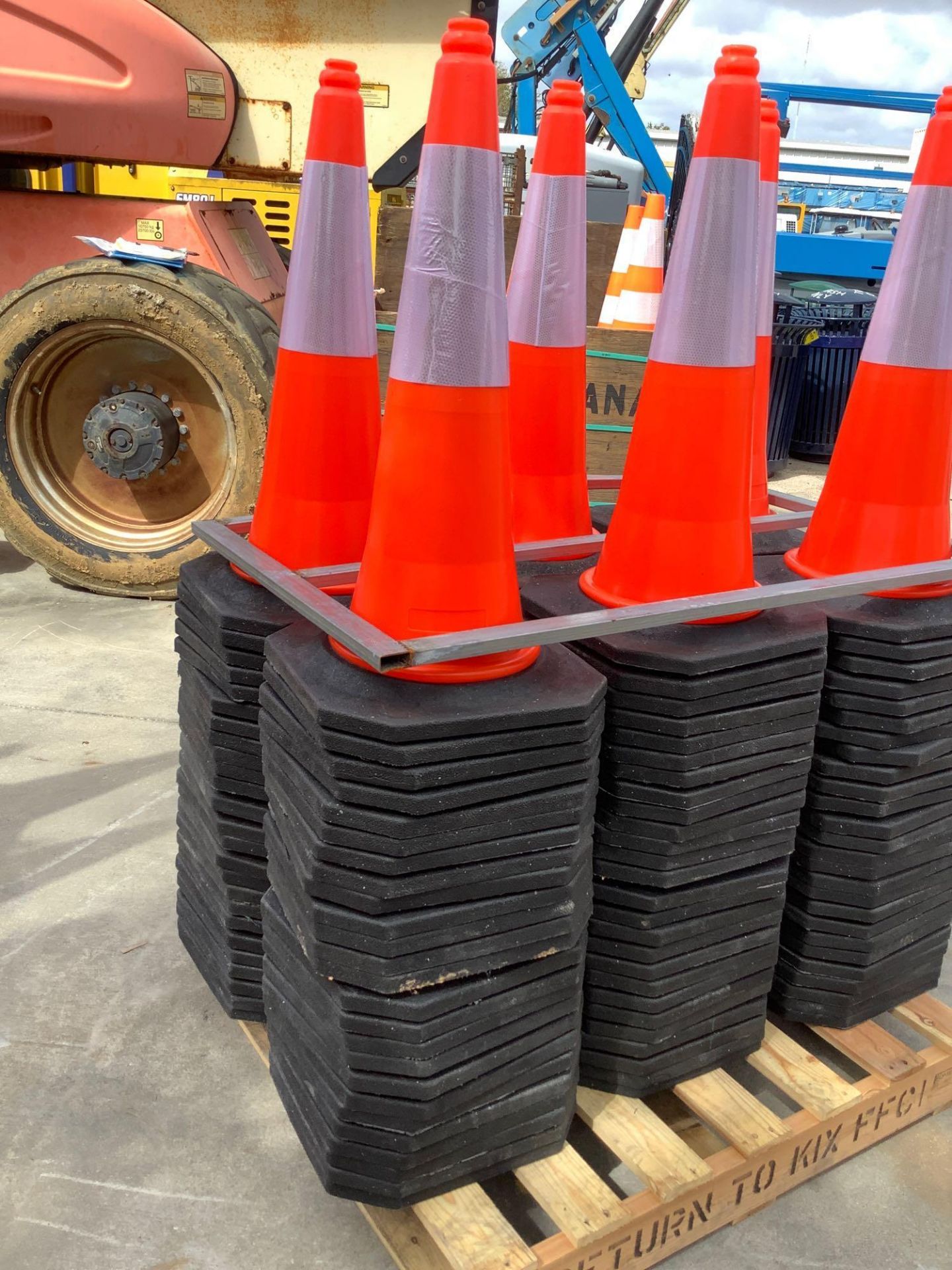 50 UNUSED PVC SAFETY TRAFFIC HIGHWAY CONES APPROX 28IN - Image 4 of 4