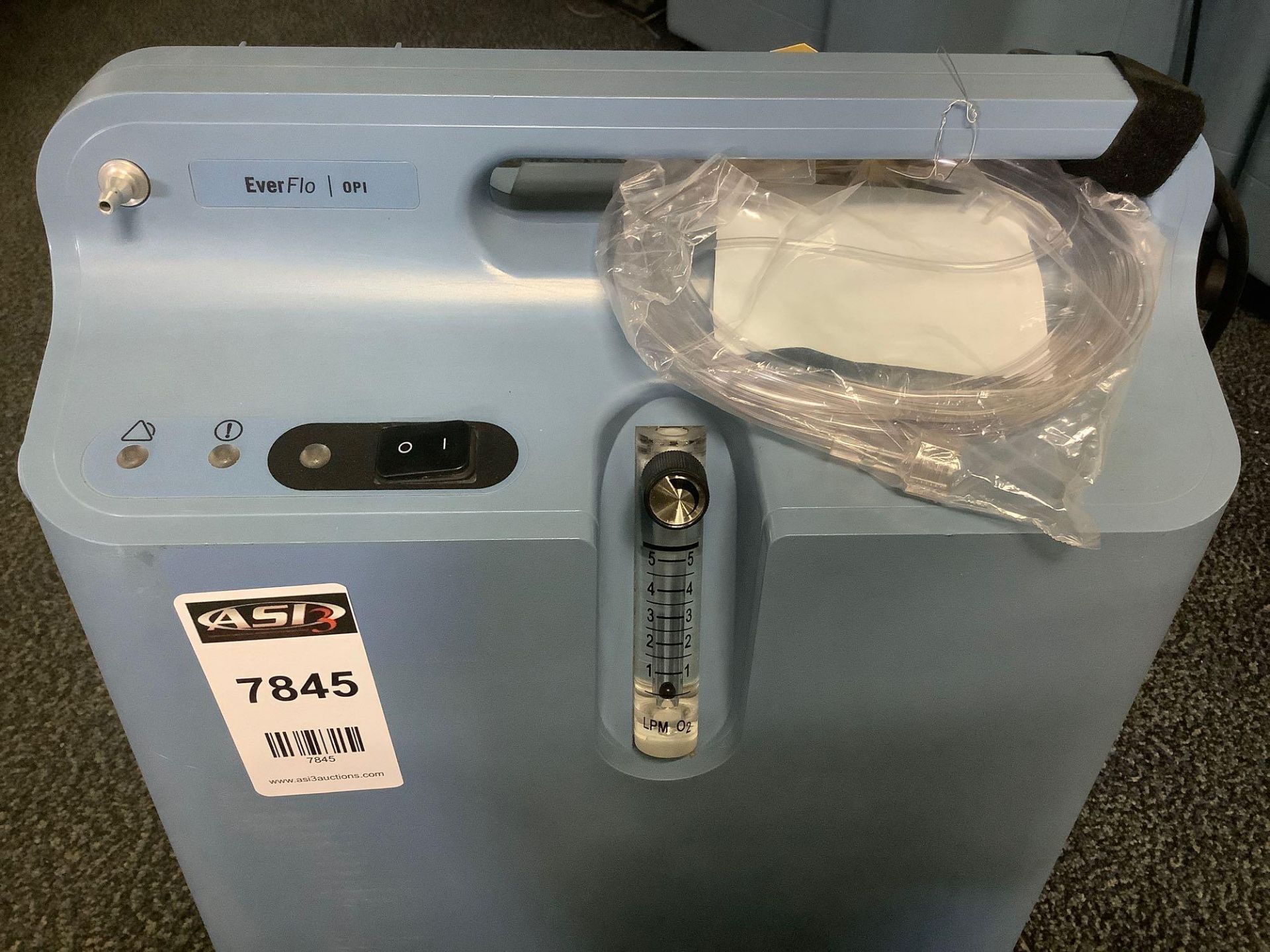 RESPIRONICS EVERFLO I OPI OXYGEN CONCENTRATOR, APPROX 120VOLTS, APPROX MAX O2 96%, NEW HOSE INCLUDED - Image 4 of 6