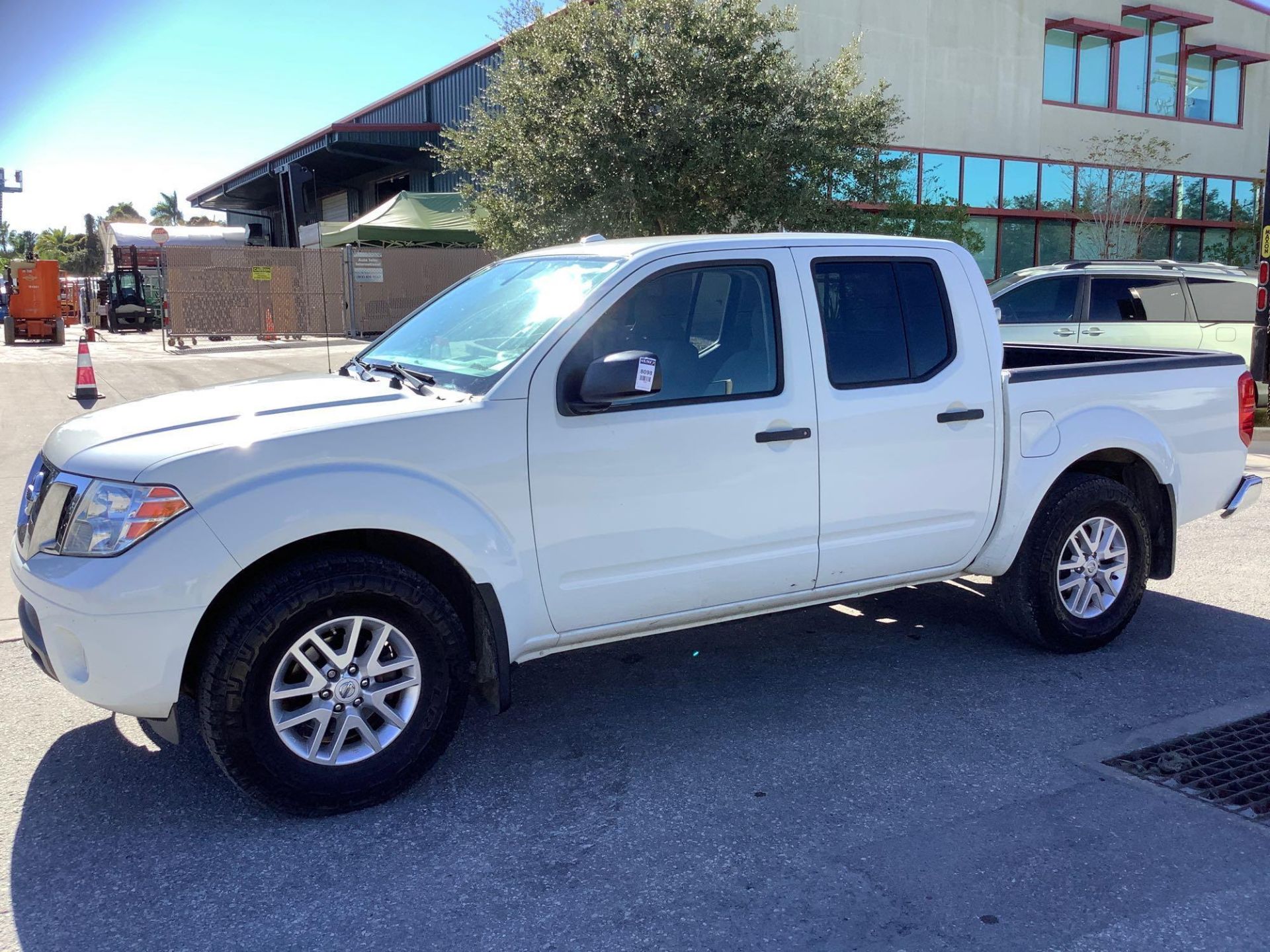 2017 NISSAN FRONTIER PICKUP TRUCK, GAS ENGINE, AUTOMATIC TRANSMISSION, CREW CAB, 4 DOOR, A/C , POWER - Image 12 of 24