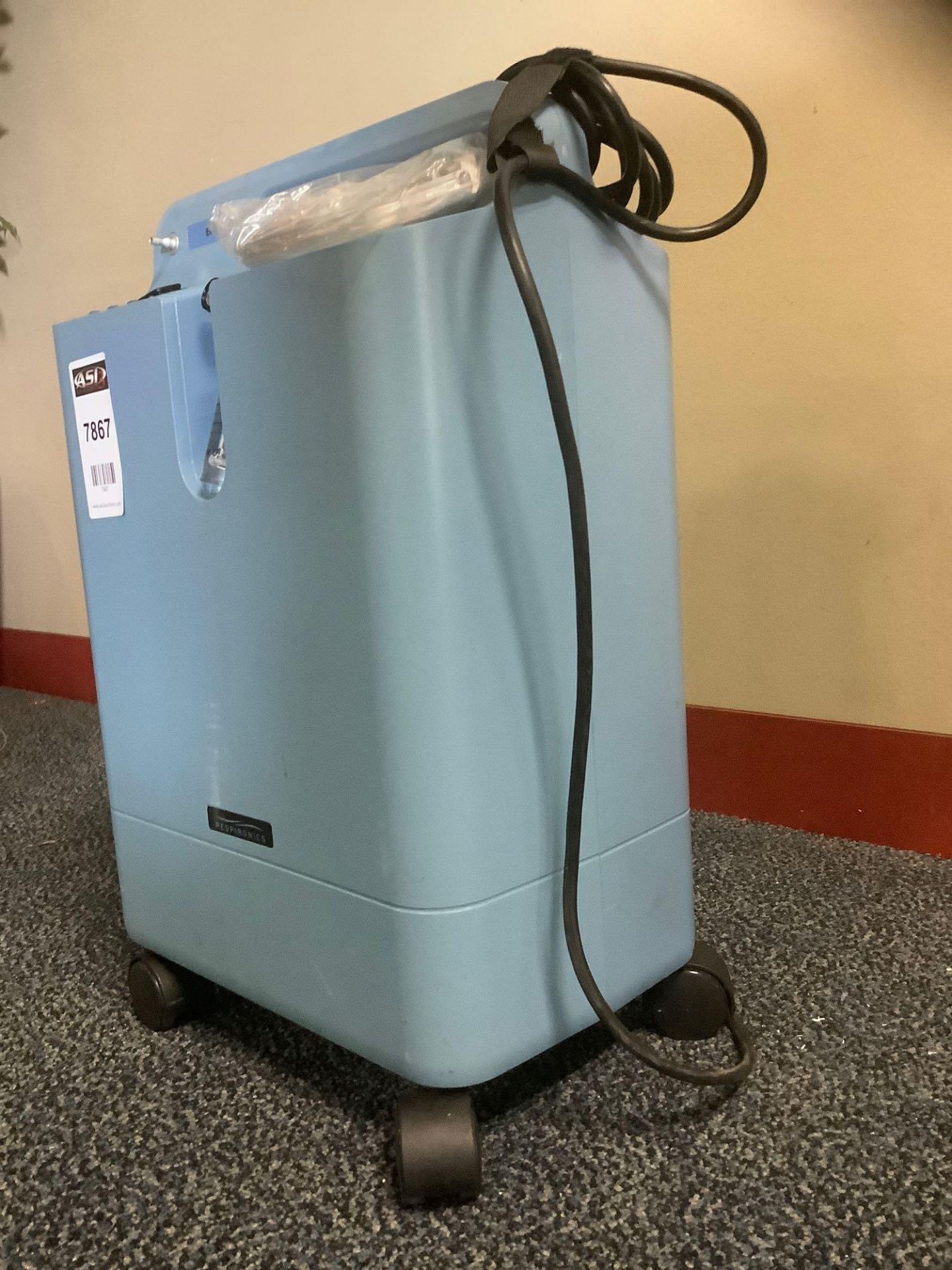 RESPIRONICS EVERFLO I OPI OXYGEN CONCENTRATOR, APPROX 120VOLTS, APPROX MAX O2 96%, NEW HOSE INCLUDED - Image 2 of 6