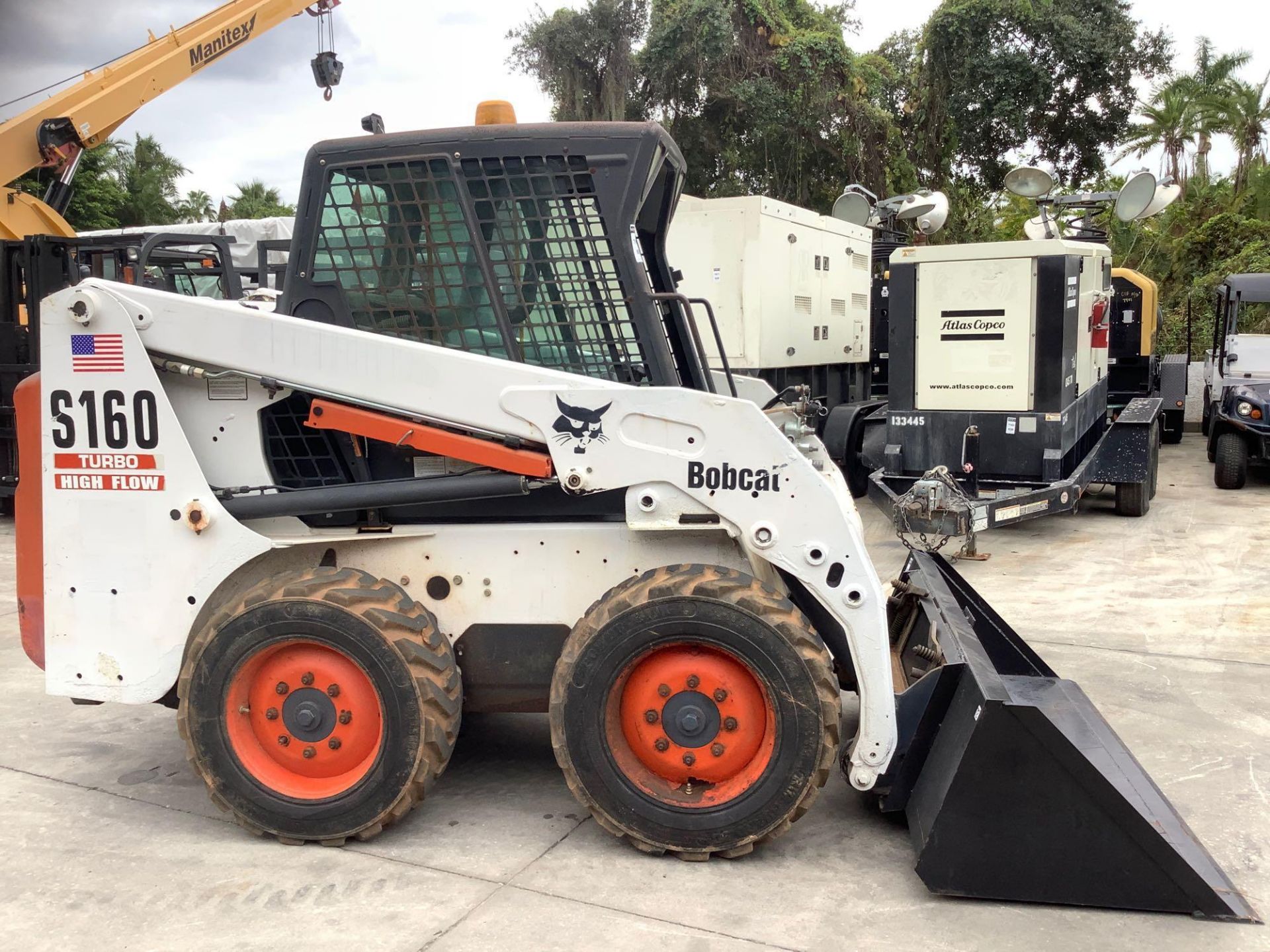 BOBCAT COMPACT SKID STEER LOADER MODEL S160, DIESEL, HIGH FLOW, BUCKET ATTACHMENT APPROX 72IN, AC AI - Image 2 of 20