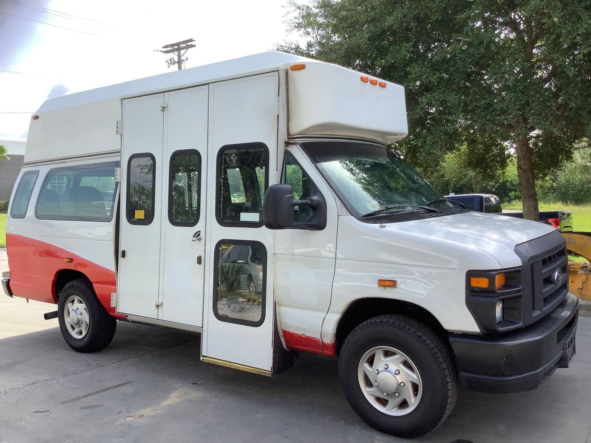 2014 FORD ECONOLINE E-350 SUPER DUTY EXTENDED MOBILITY VAN , AUTOMATIC, ONE OWNER,  AC/ HEAT AIR CON - Image 3 of 39