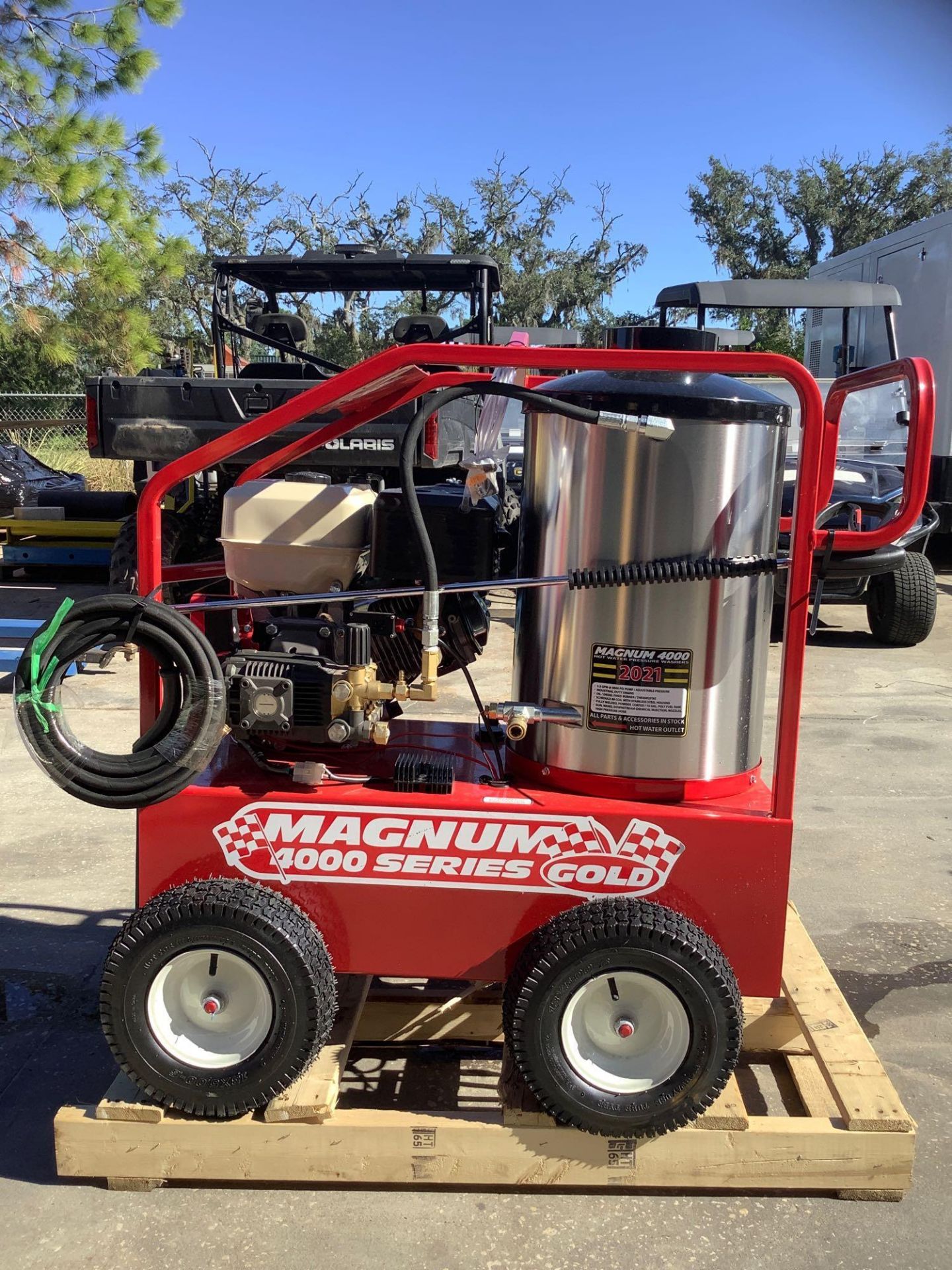 UNUSED 2021 MAGNUM 4000 SERIES GOLD HOT WATER PRESSURE WASHER,DIESEL GAS POWER, ELECTRIC START, APPR - Image 2 of 14