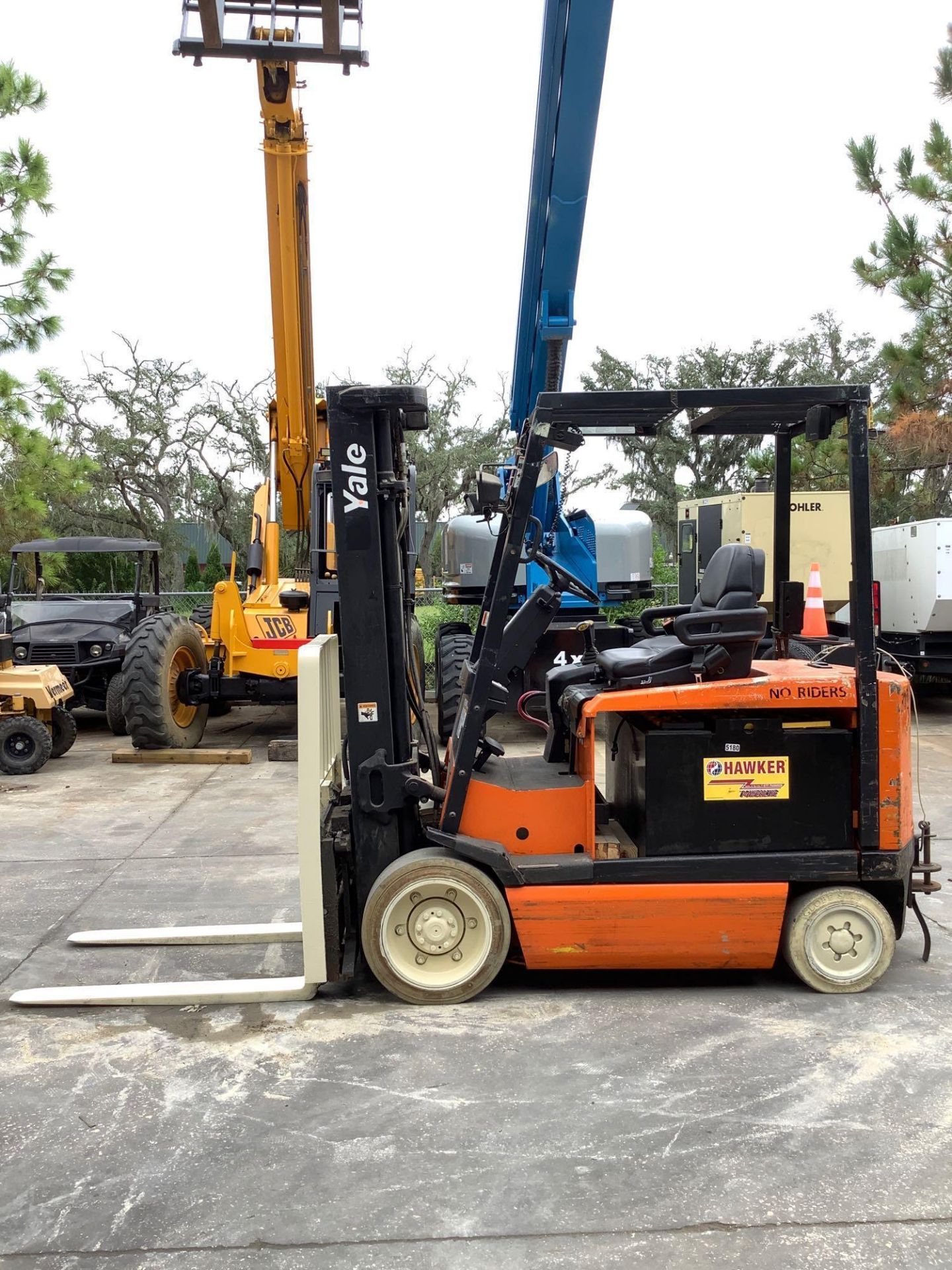 YALE  FORKLIFT MODEL ERC065RGN36TE088, ELECTRIC, APPROX MAX CAPACITY 6500LBS, APPROX MAX HEIGHT 193i - Image 4 of 20