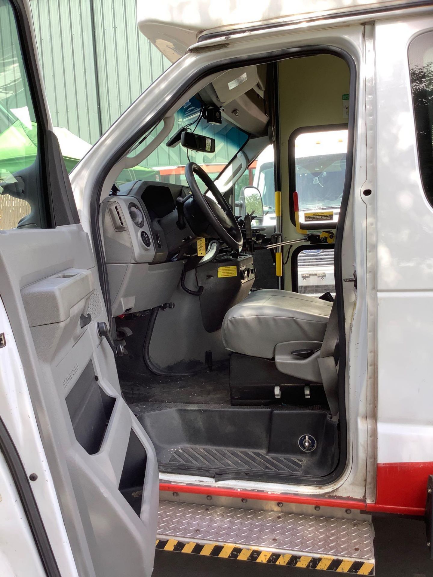 2014 FORD ECONOLINE E-350 SUPER DUTY EXTENDED MOBILITY VAN , AUTOMATIC, ONE OWNER,  AC/ HEAT AIR CON - Image 21 of 39