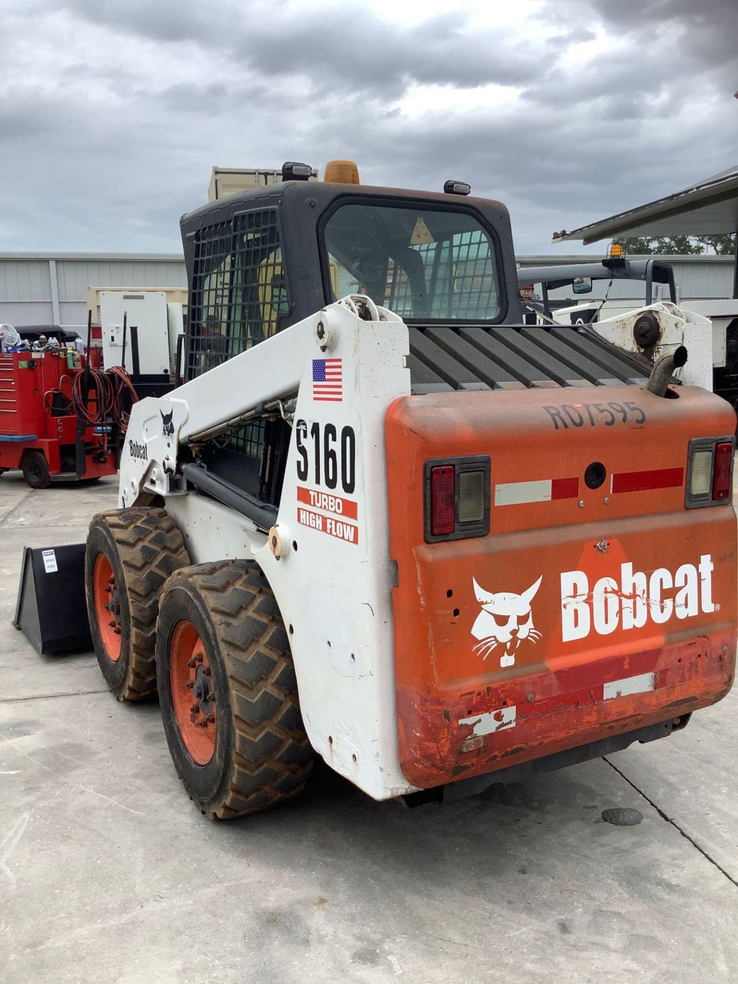 BOBCAT COMPACT SKID STEER LOADER MODEL S160, DIESEL, HIGH FLOW, BUCKET ATTACHMENT APPROX 72IN, AC AI - Image 6 of 20