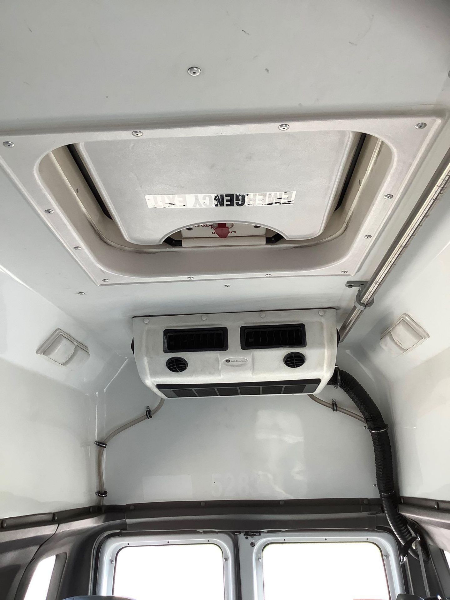 2014 FORD ECONOLINE E-350 SUPER DUTY EXTENDED MOBILITY VAN , AUTOMATIC, ONE OWNER,  AC/ HEAT AIR CON - Image 34 of 39