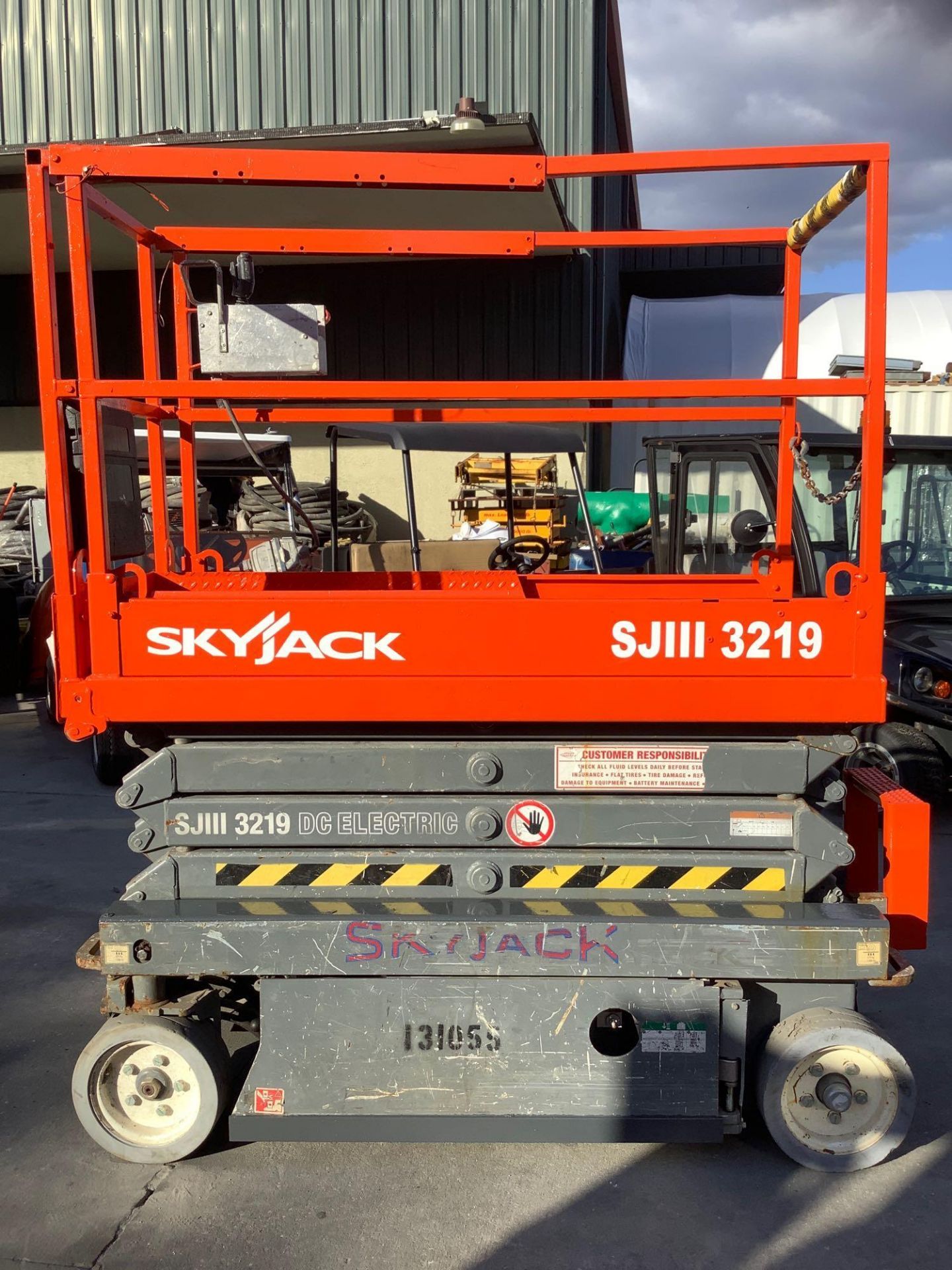 2013 SKYJACK SCISSOR LIFT MODEL SJ III 3219, ELECTRIC, APPROX MAX PLATFORM HEIGHT 19FT