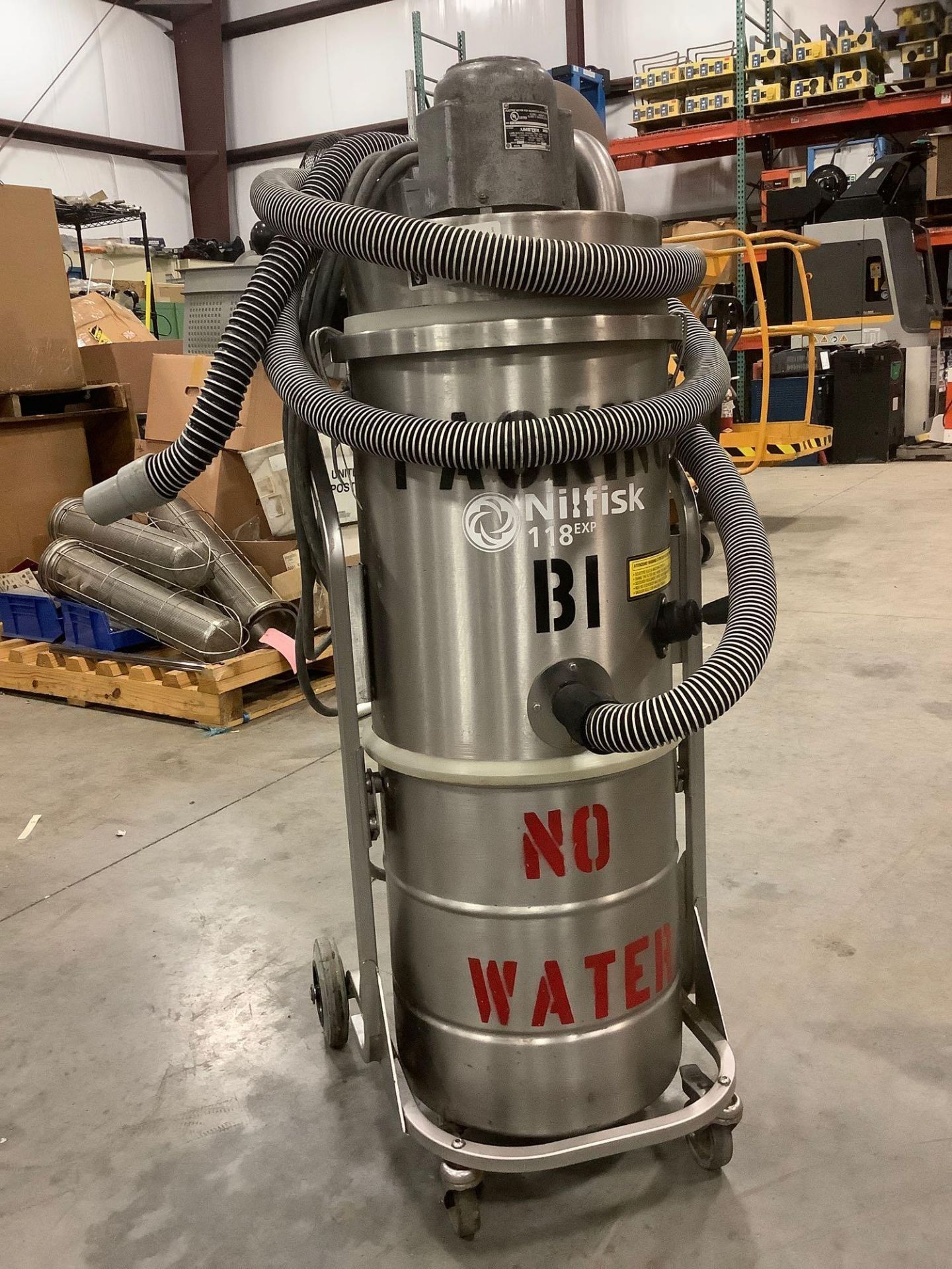 NILFISK CFM INDUSTRIAL VACUUM MODEL 118EXP, APPROX 120 VOLTS,