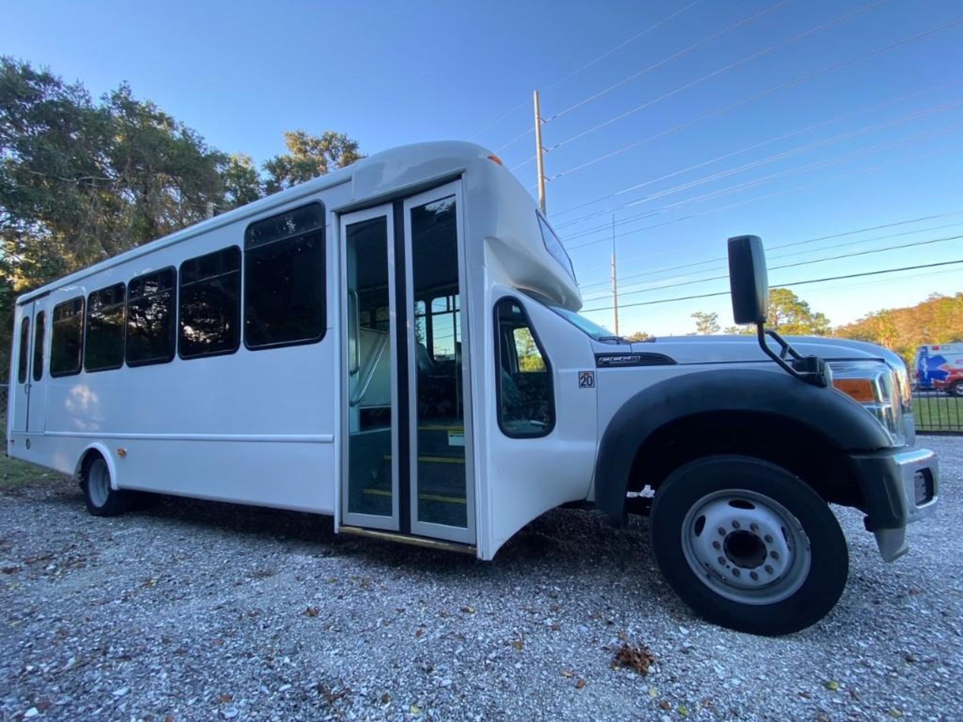 2015 FORD F550 STARCRAFT ALL-STAR, FOREST RIVER DESIGN, 30 PASSENGER , RUNS AND OPERATES - Image 5 of 8