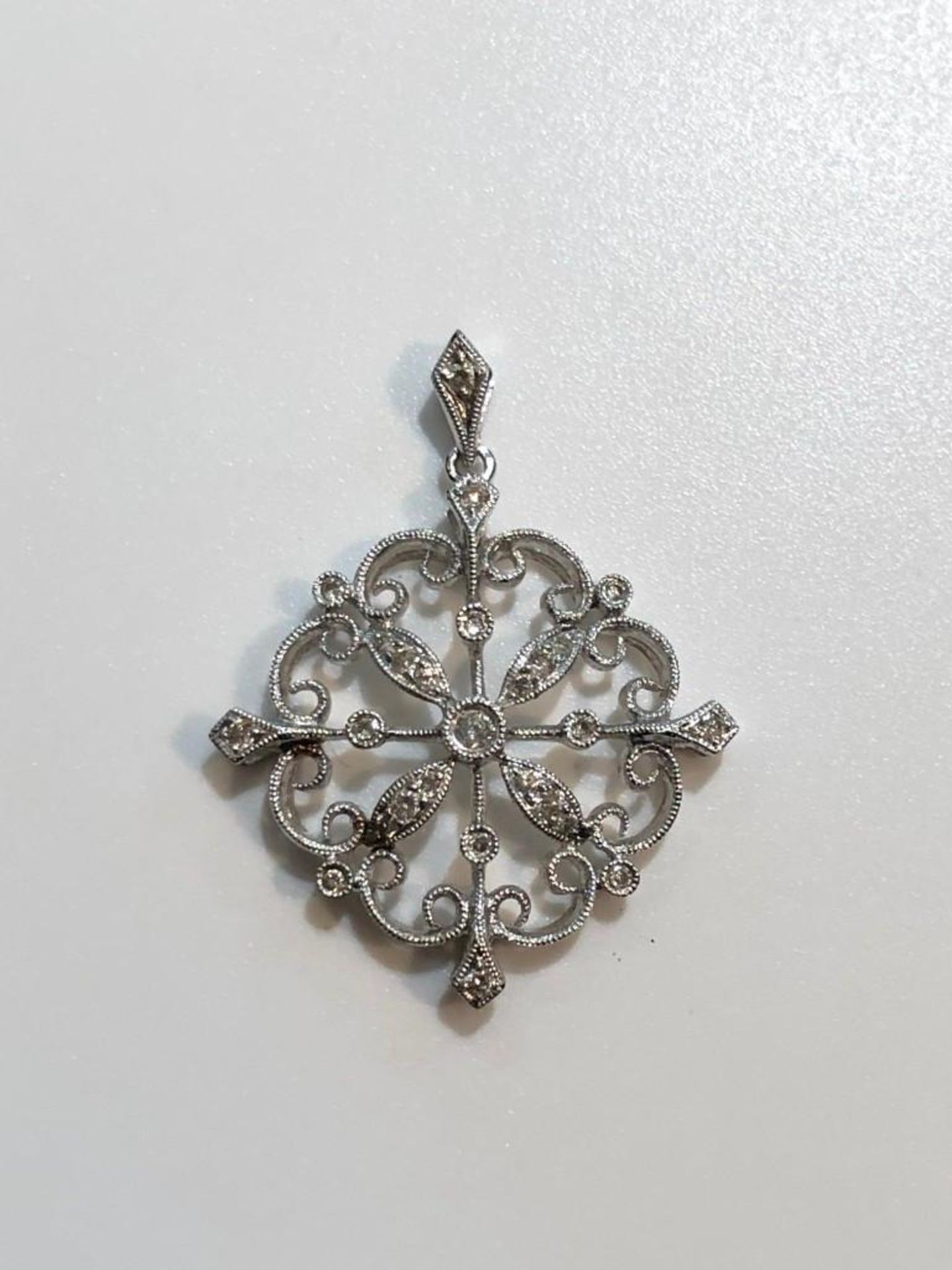 ESTATE DIAMOND SNOWFLAKE PENDANT. 14K WHITE GOLD. APPROXIMATELY .30CT DIAMONDS. WEIGHS APPROXIMATEL - Image 2 of 3