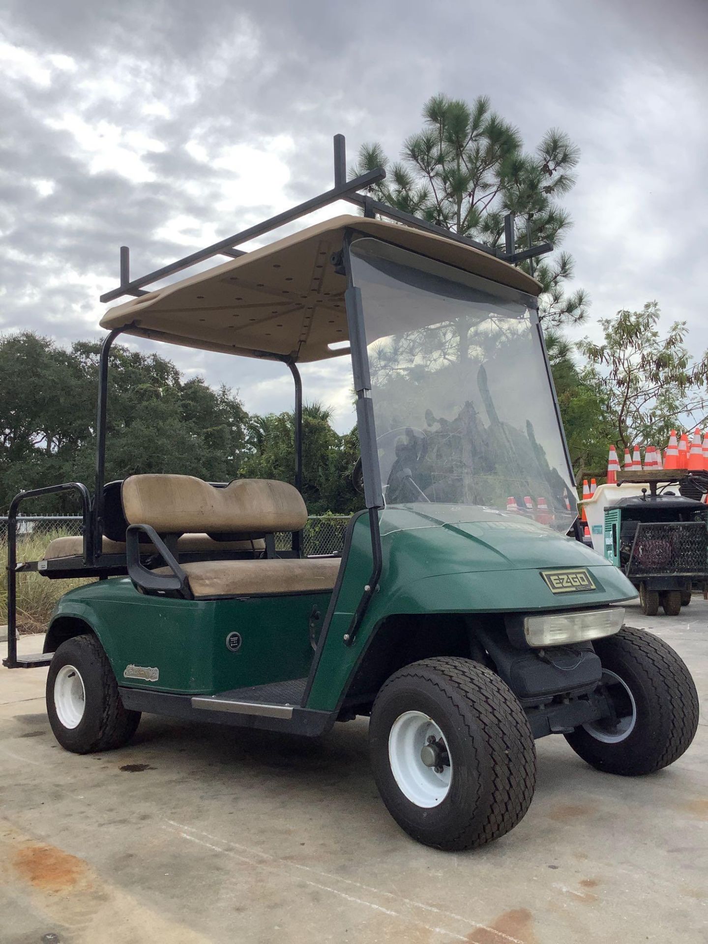 EZ-GO FREEDOM SE GOLF CART MODEL TXTEFSEPDS, ELECTRIC , BACK SEATING