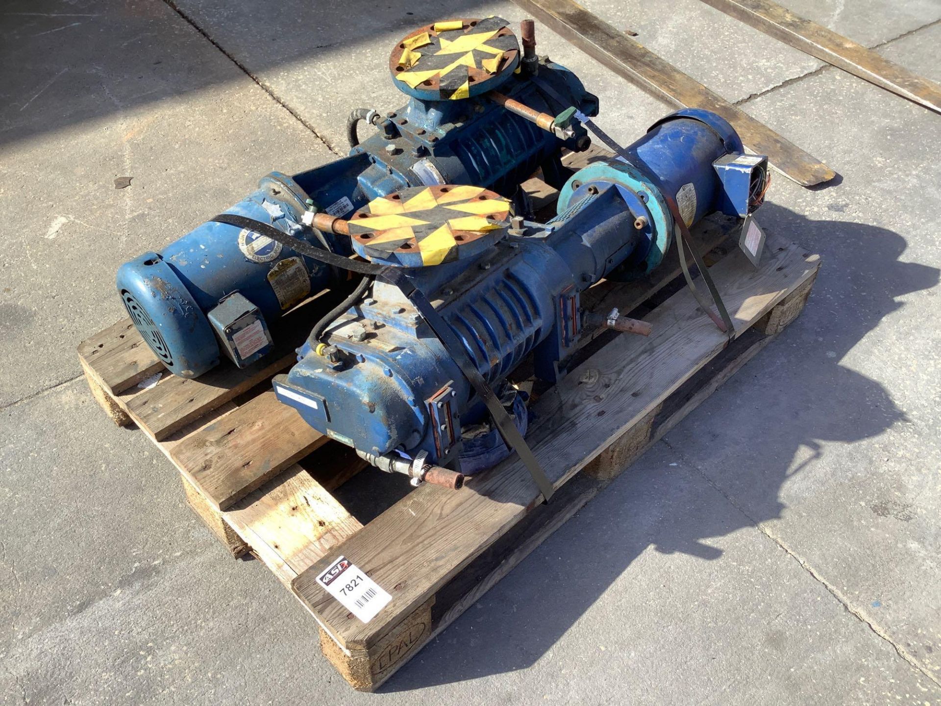 ( 2 ) GS KINNEY VACUUM PUMPS MODEL 400/C WITH BALDOR MOTOR - Image 3 of 6