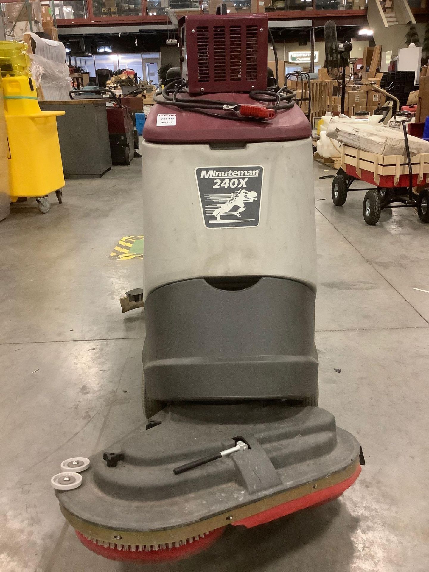 MINUTEMAN 240X FLOOR SCRUBBER MODEL MC240024QP 420X SCRUBBER, ELECTRIC, APPROX DC VOLTS 24, MINUTEMA - Image 9 of 10