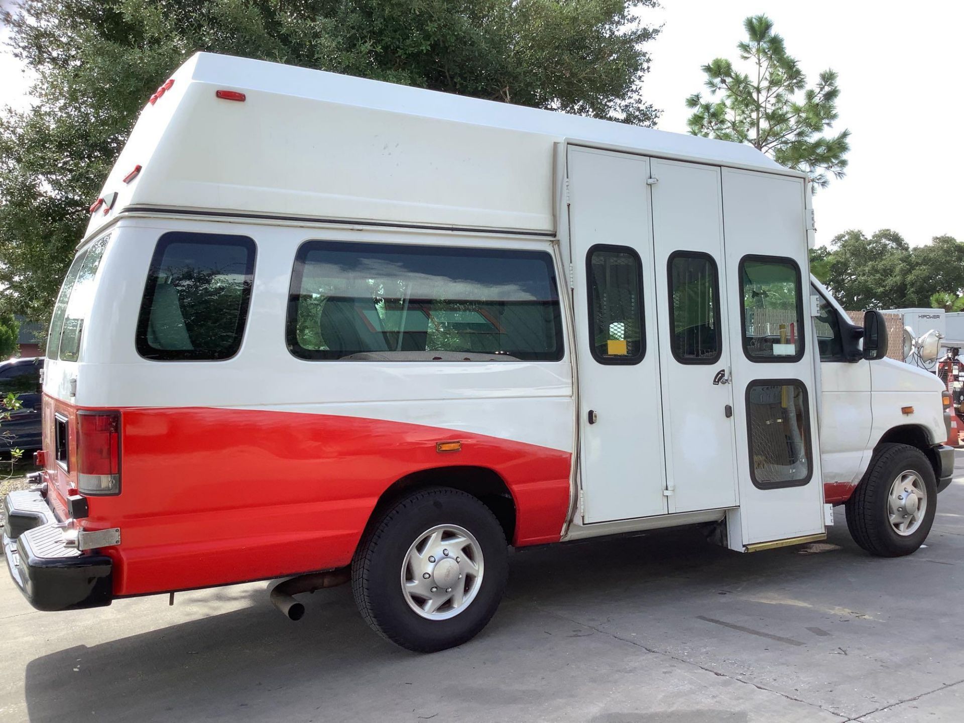 2014 FORD ECONOLINE E-350 SUPER DUTY EXTENDED MOBILITY VAN , AUTOMATIC, ONE OWNER,  AC/ HEAT AIR CON - Image 6 of 39