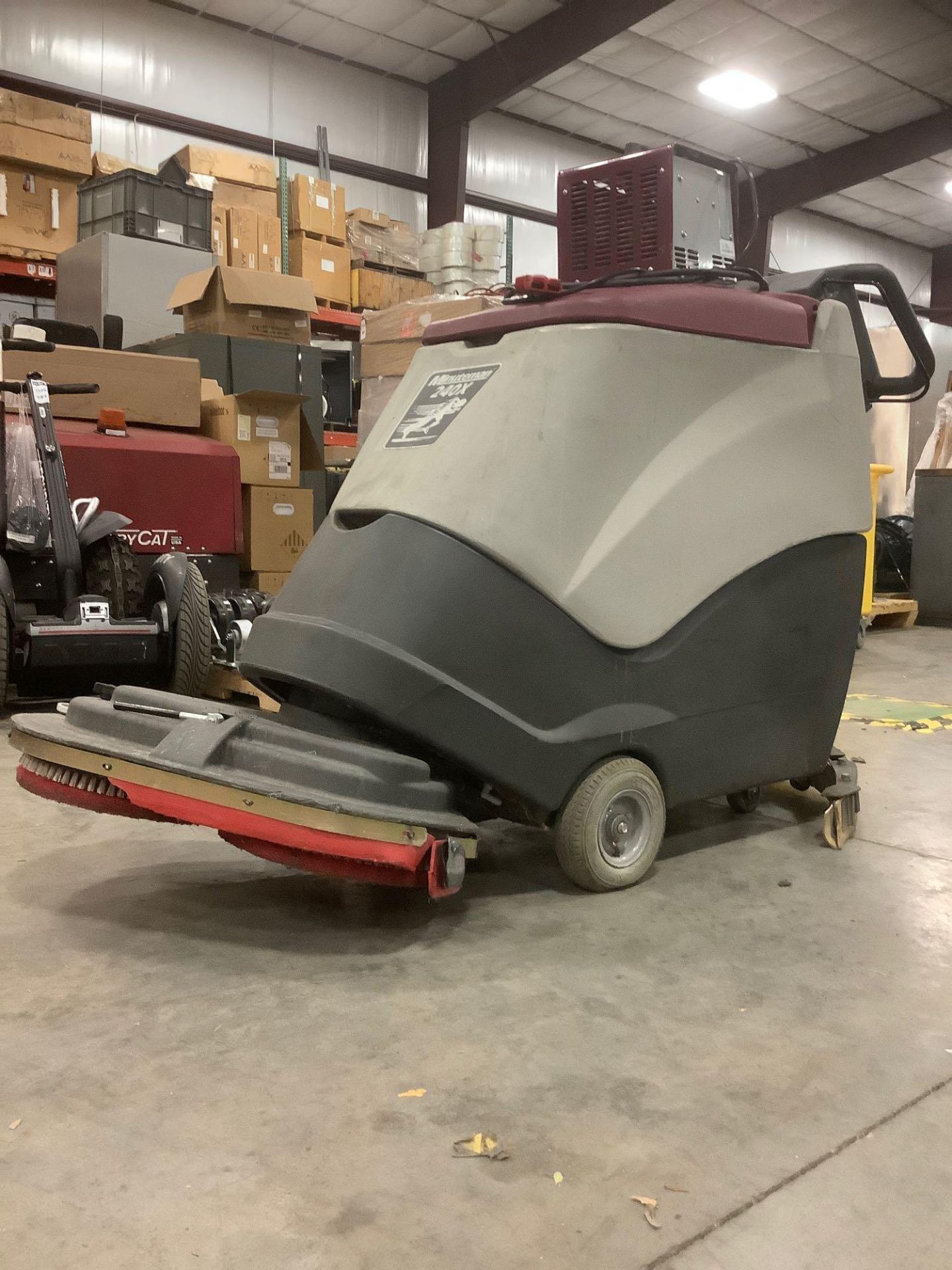 MINUTEMAN 240X FLOOR SCRUBBER MODEL MC240024QP 420X SCRUBBER, ELECTRIC, APPROX DC VOLTS 24, MINUTEMA - Image 8 of 10