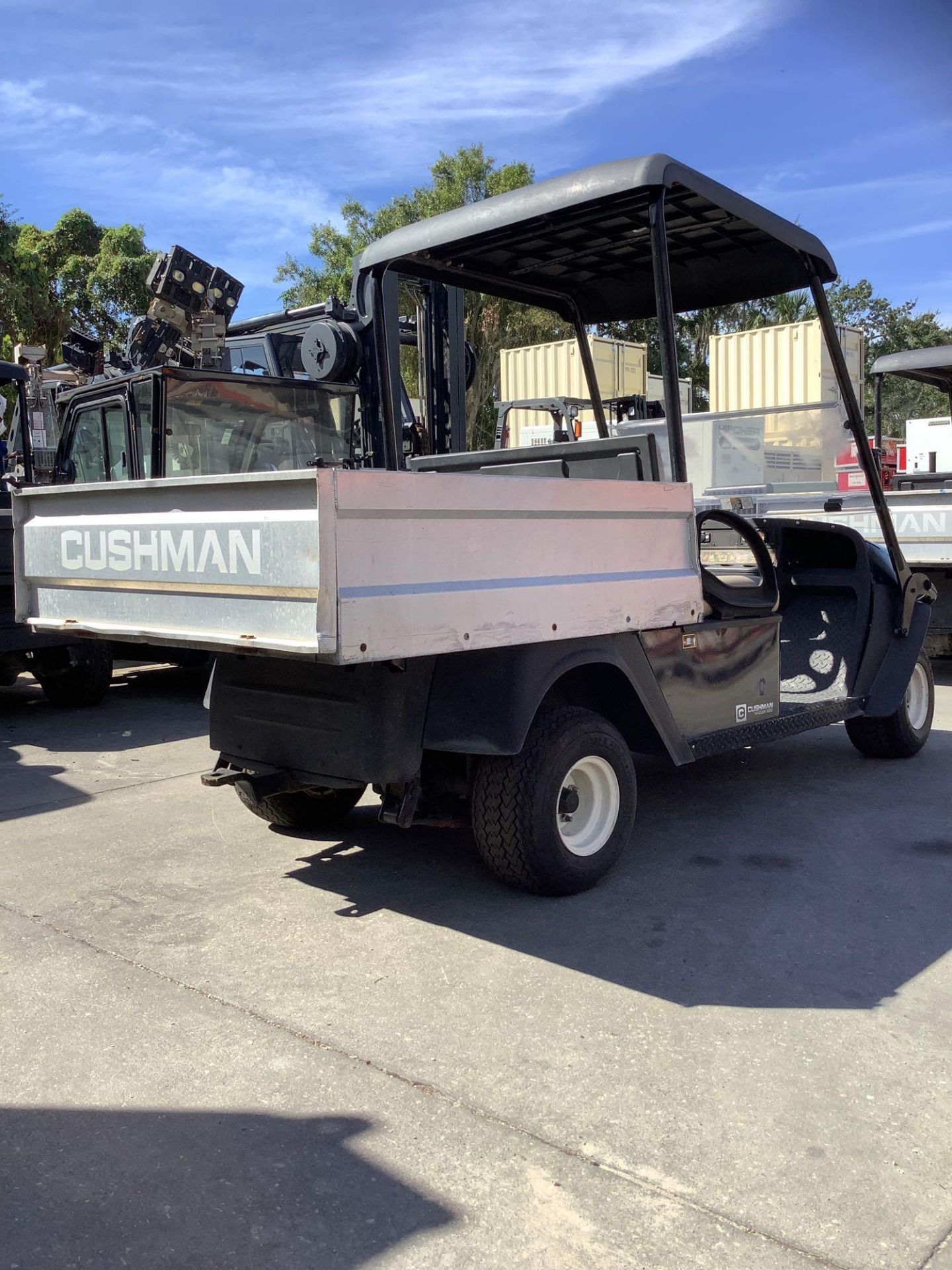 2016 CUSHMAN TEXTRON GOLF CART MODEL CSH HAUL 1200 G, GAS POWERED, KAWASAKI ENGINE, MANUAL DUMP BED, - Image 4 of 13