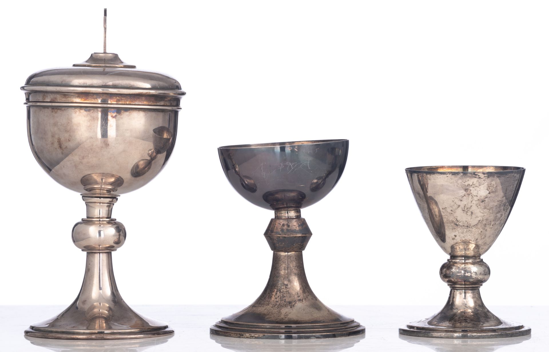 Two 20thC simple and minimalistic silver chalices: one ditto silver ciborium, 835/000, weight c. 555 - Image 15 of 26