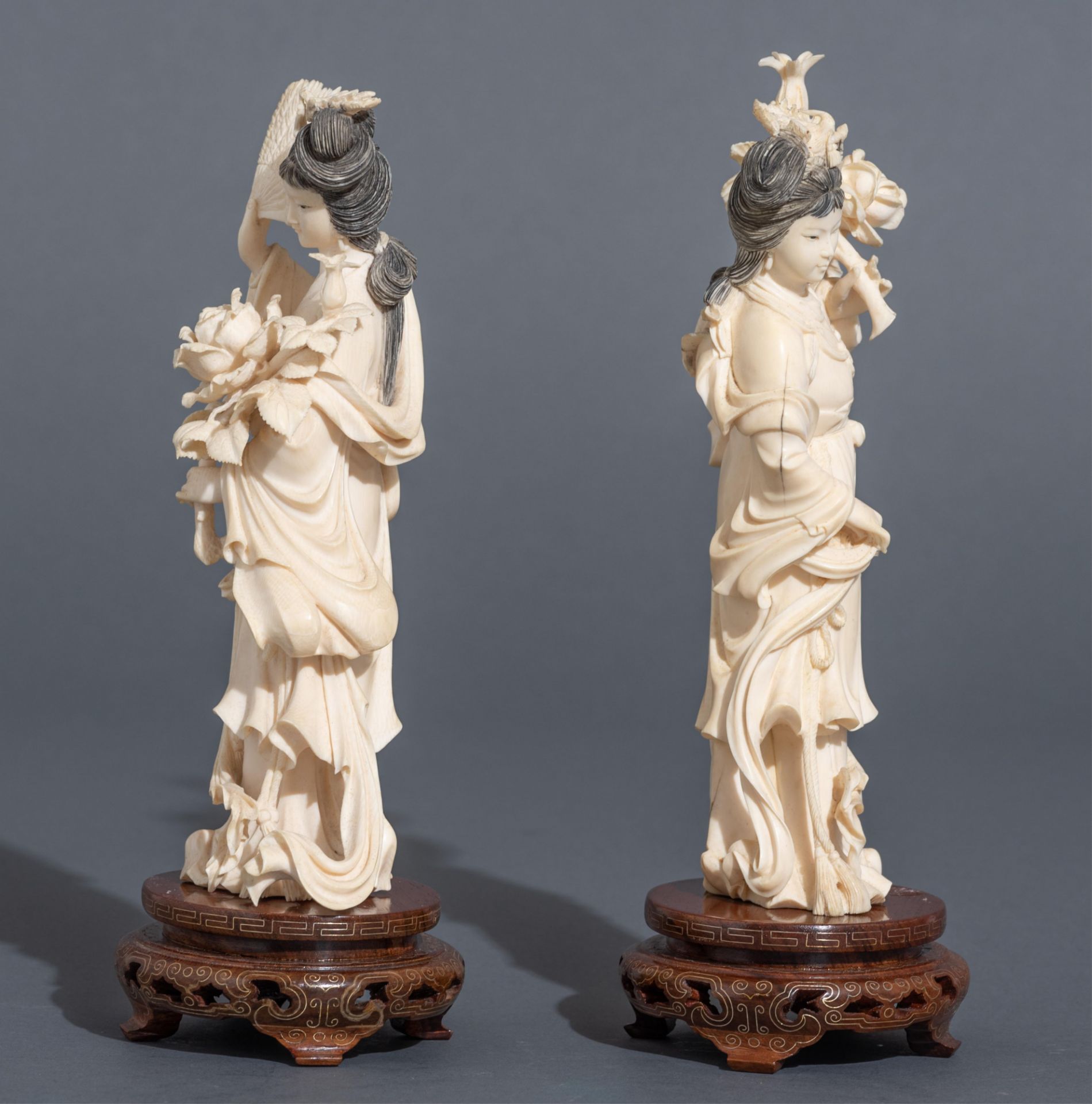 Two ivory Chinese beauties on wooden bases, first half 20thC, H 24 - 25 cm, - Image 5 of 6