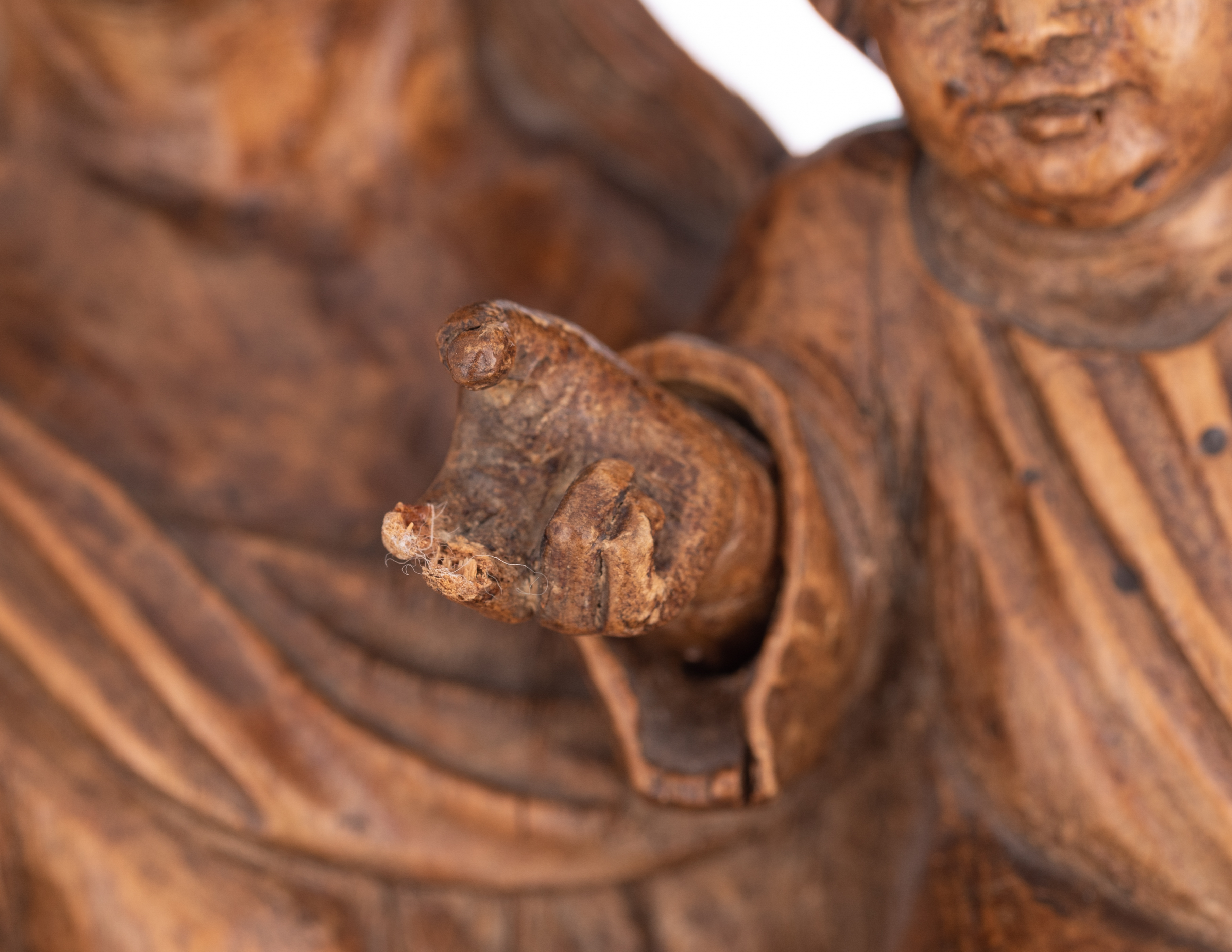 A walnut sculpture of the Madonna holding the Holy Child and standing on the crescent moon destroyin - Image 6 of 19