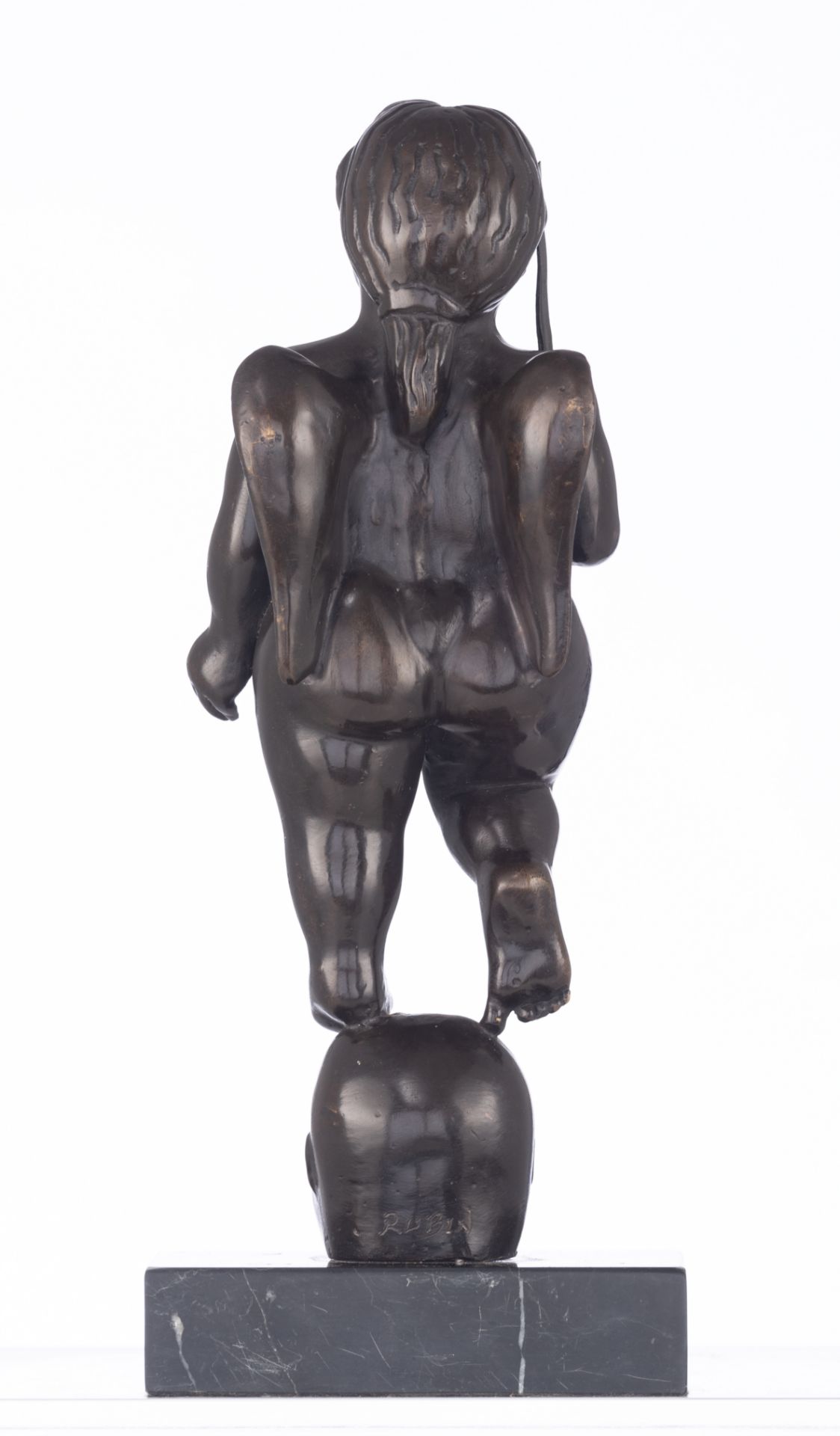 Rubin, ' El Pensamiento' bronze sculpture made as a homage to Fernando Botero, on a black marble bas - Image 4 of 12