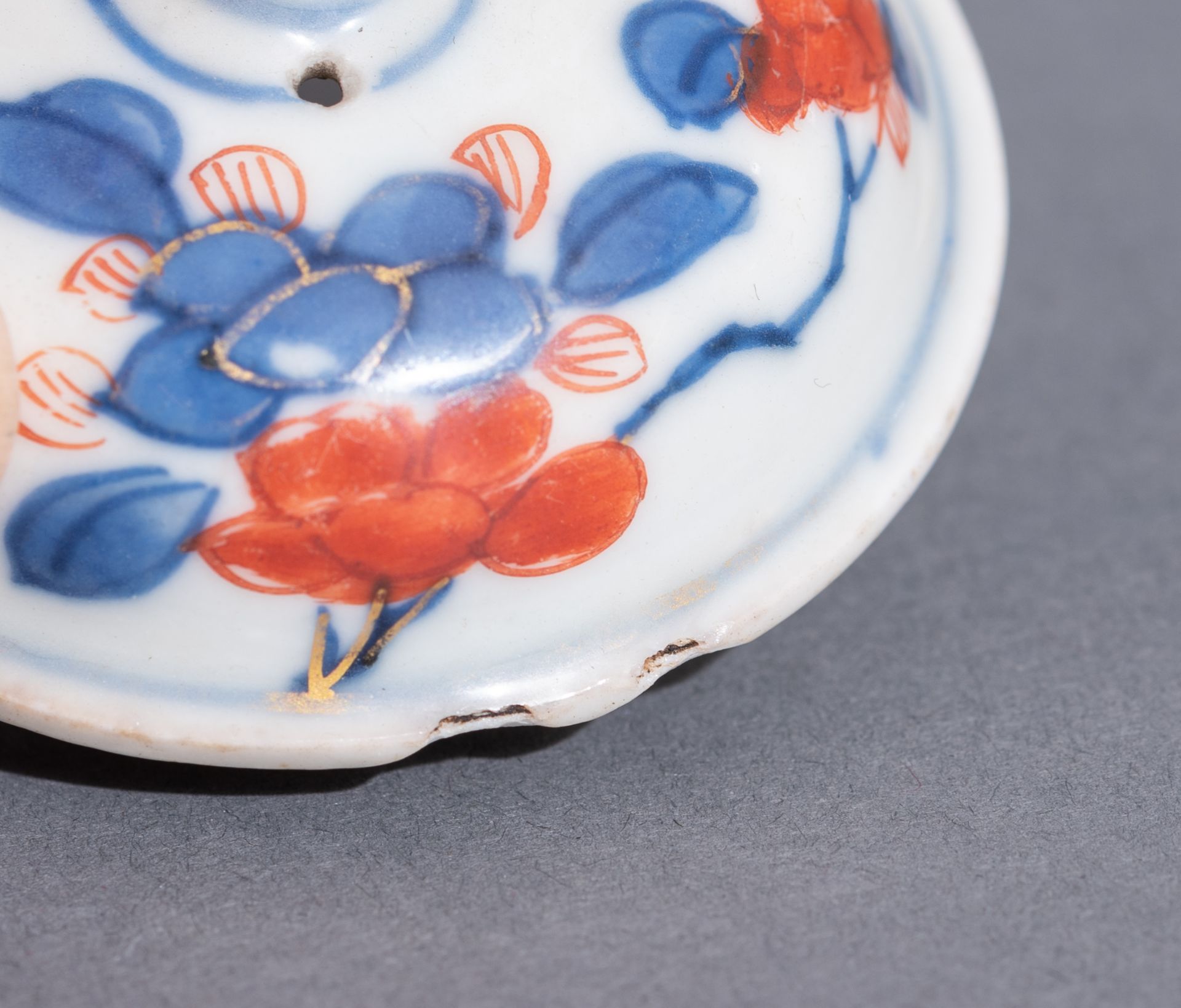 Various Chinese export porcelain items, two blue and white klapmuts bowls and an Imari teapot. Added - Bild 14 aus 42