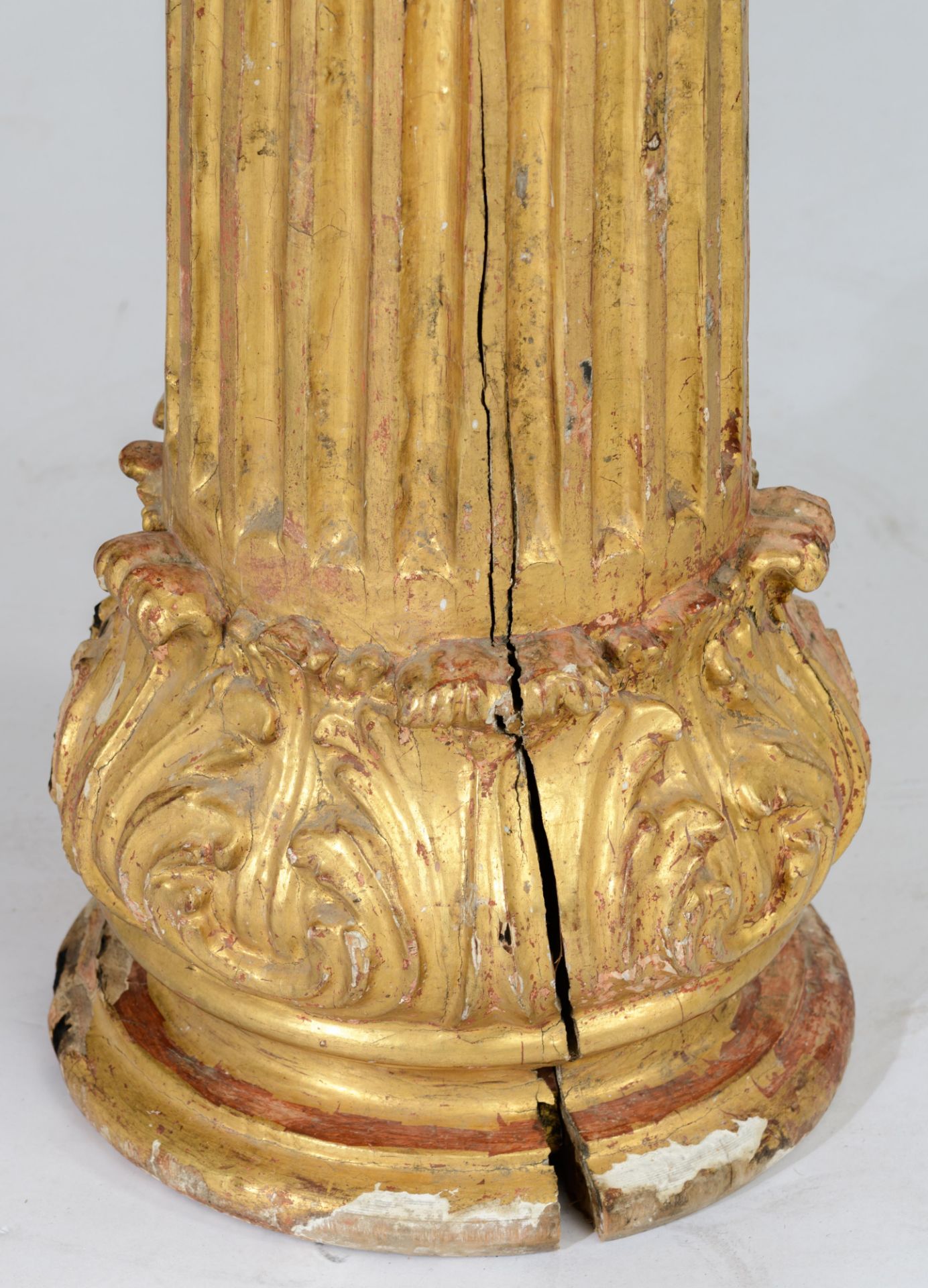 An imposing and finely carved gilt and polychrome painted Neoclassical column with a Corinthian capi - Bild 13 aus 13