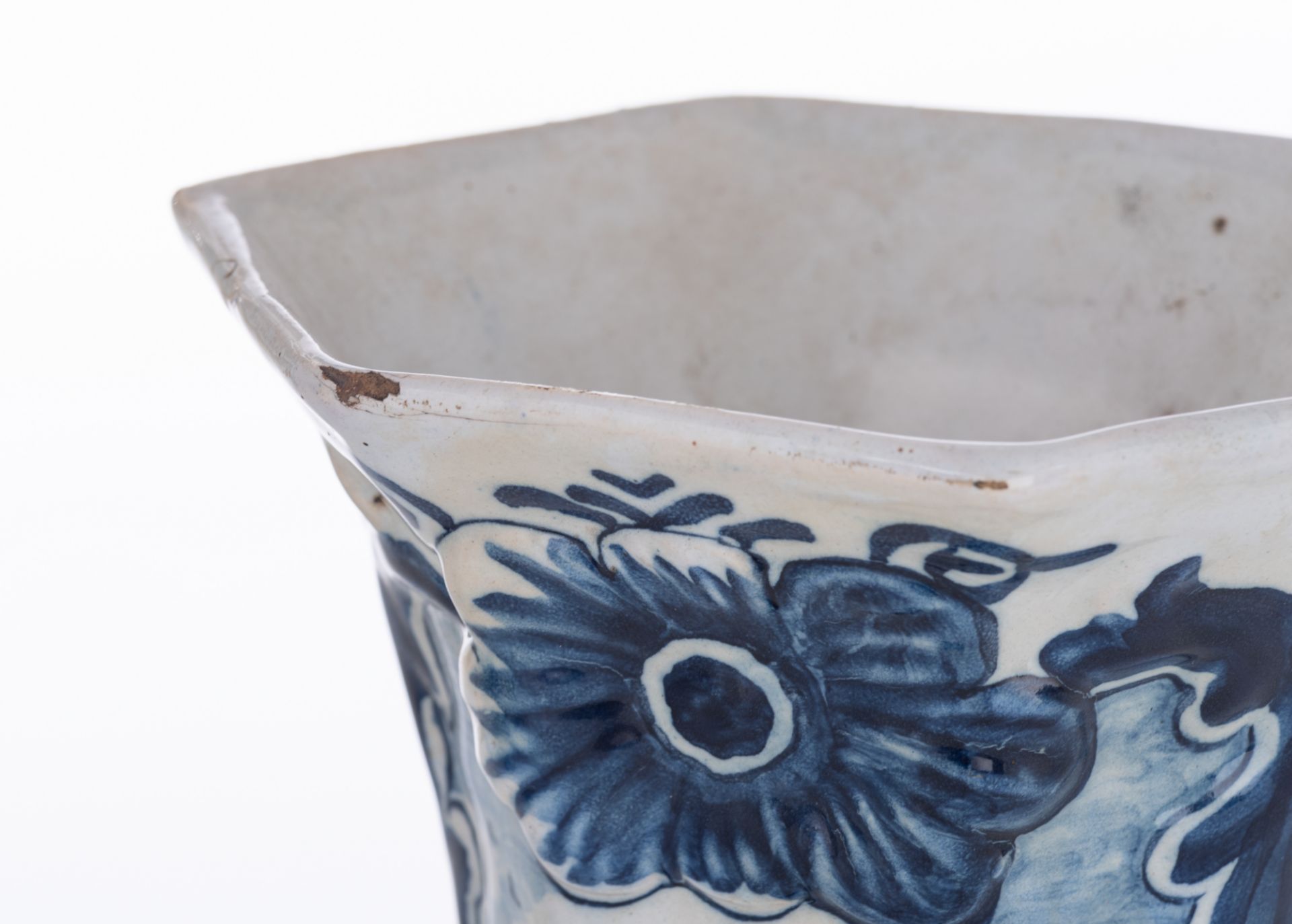 A blue and white relief decorated Delftware five-piece garniture, with on top bird-shaped knobs, the - Bild 13 aus 17
