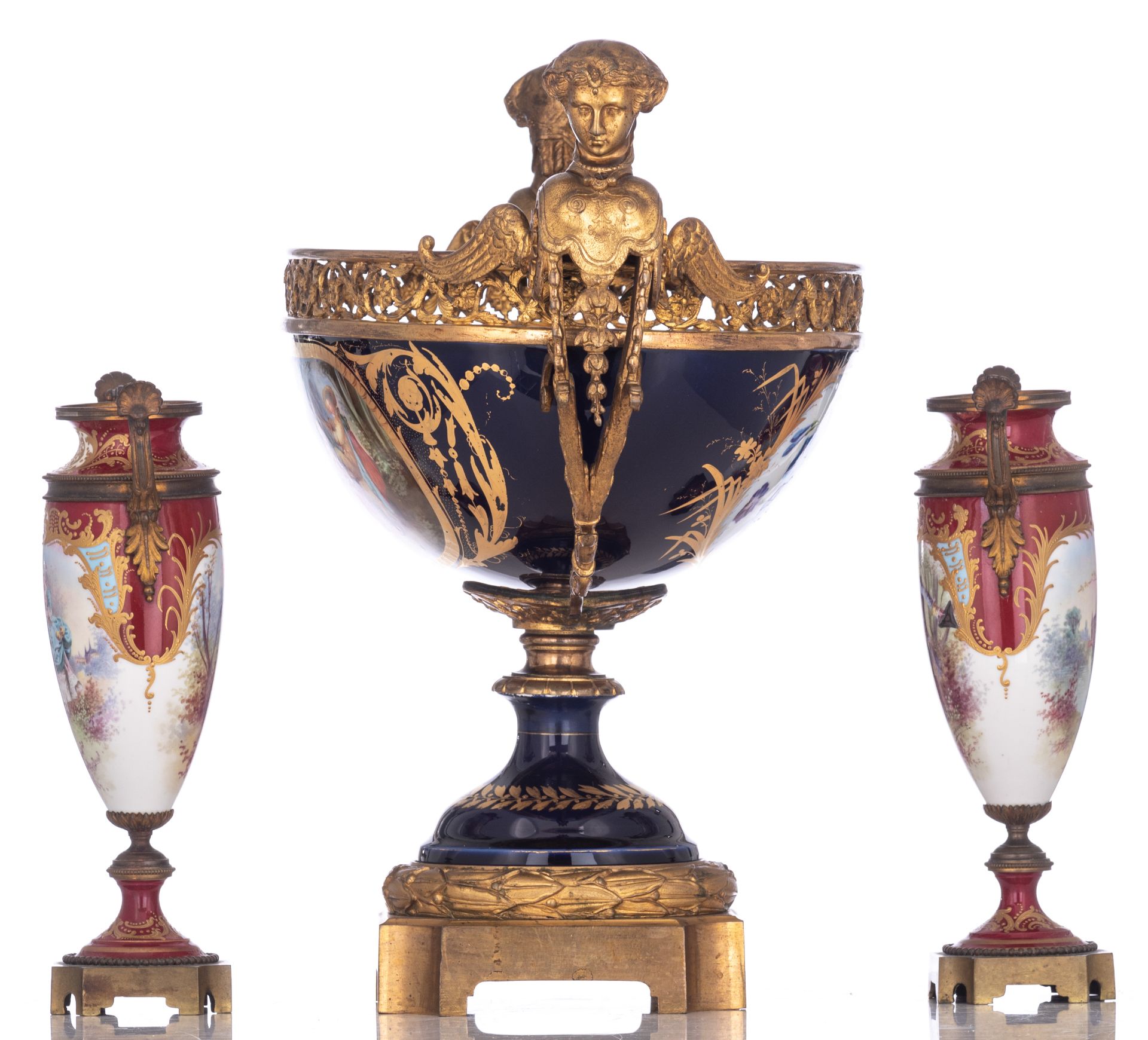 A large bleu royale ground SŠvres coupe with fine gilt bronze mounts and sphinx-shaped handles, the - Bild 2 aus 17