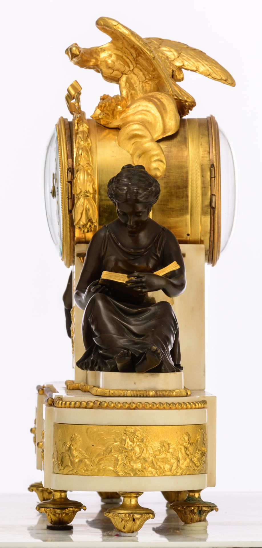 A fine Carrara marble, gilt and patinated bronze Empire mantle clock 'Aux Mar‚chaux', the white enam - Bild 2 aus 12