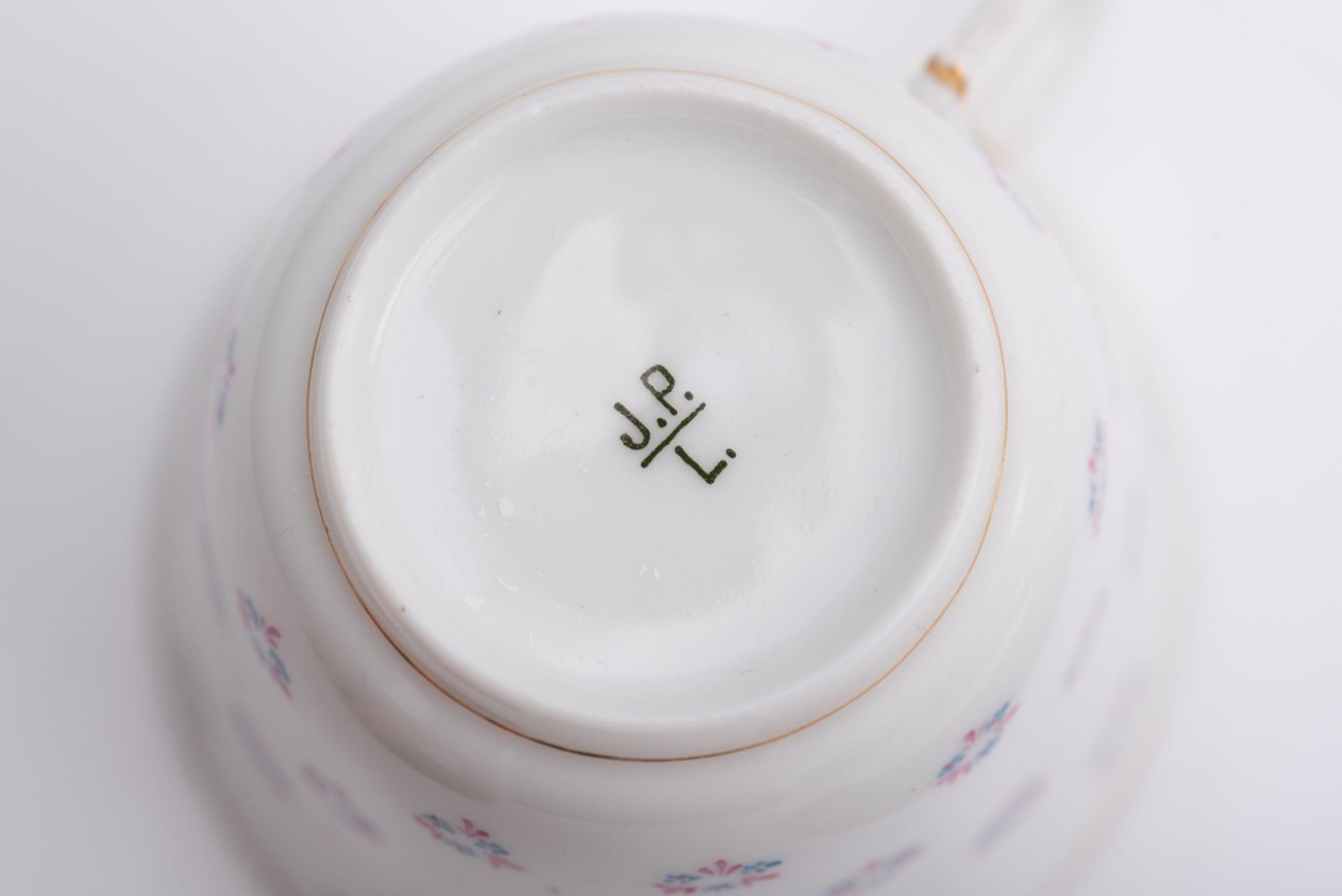 A complete Limoges gilt and polychrome decorated porcelain coffee set, marked 'J.P.L.' (Jean Pouyat - Bild 8 aus 10