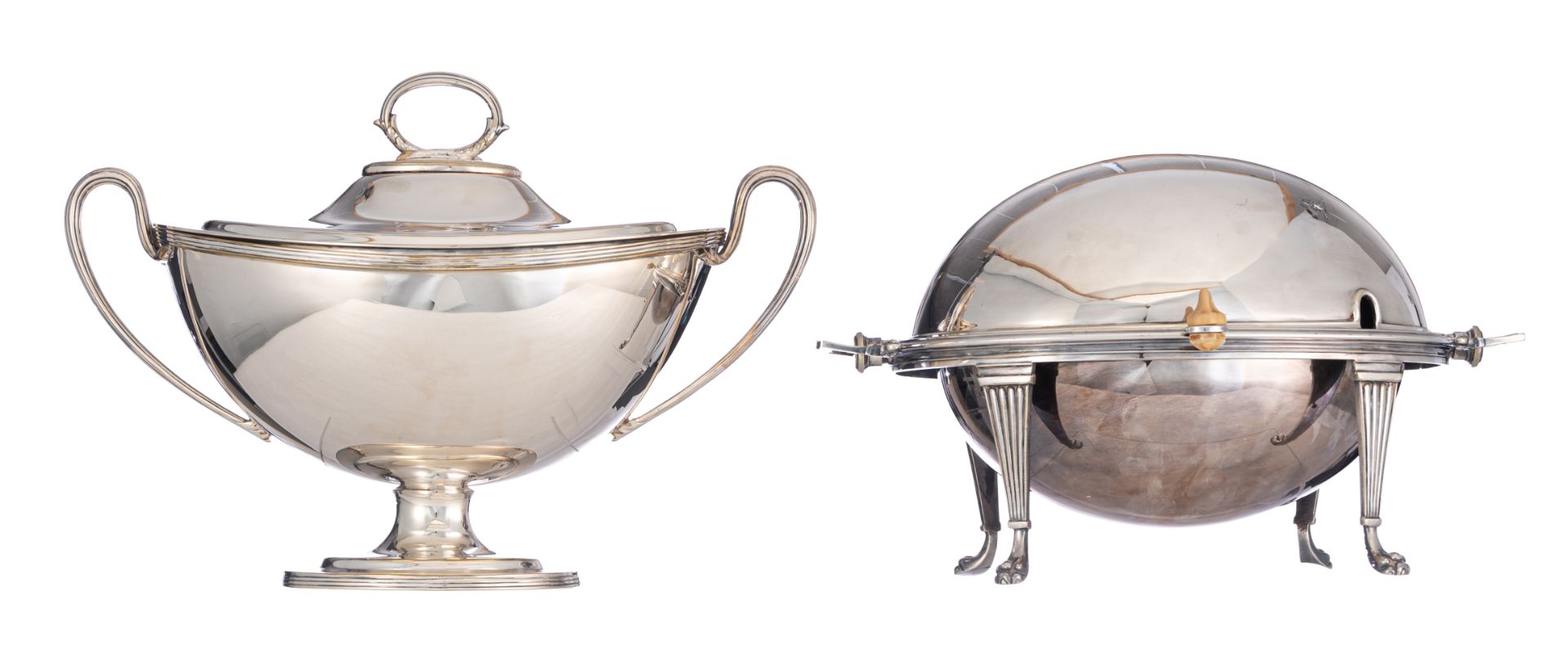 A Neoclassical Sheffield silver-plated tureen, maker's mark William Hutton & Son, 19th / 20thC, W 36 - Image 2 of 56