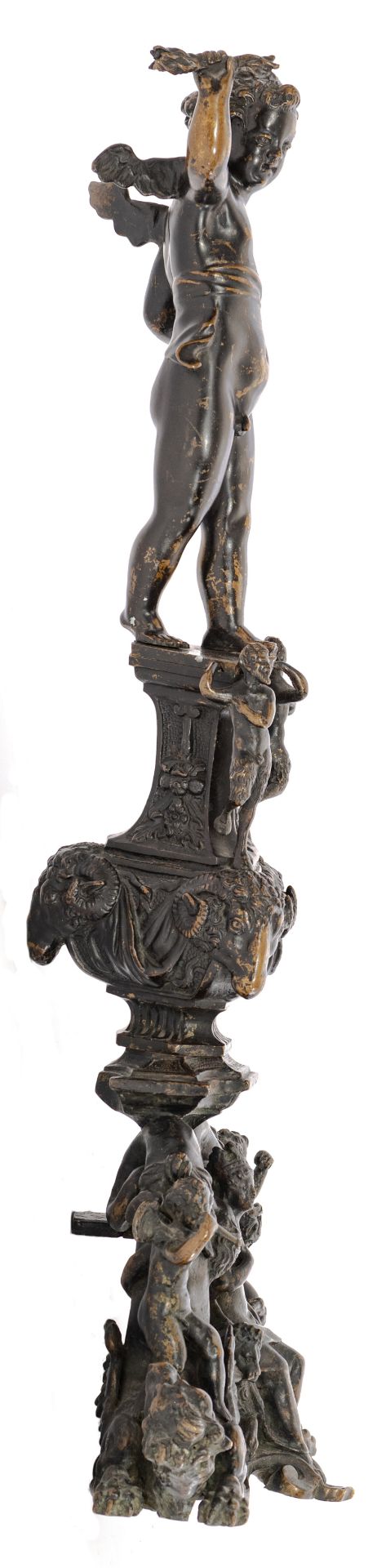 An impressive pair of Renaissance style patinated bronze andirons, topped with winged putti above an - Bild 6 aus 7
