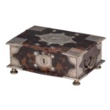 A fine Dutch-colonial tortoiseshell and silver-mounted betel box, late 18thC, H 8,5 - W 20,5 - D 15