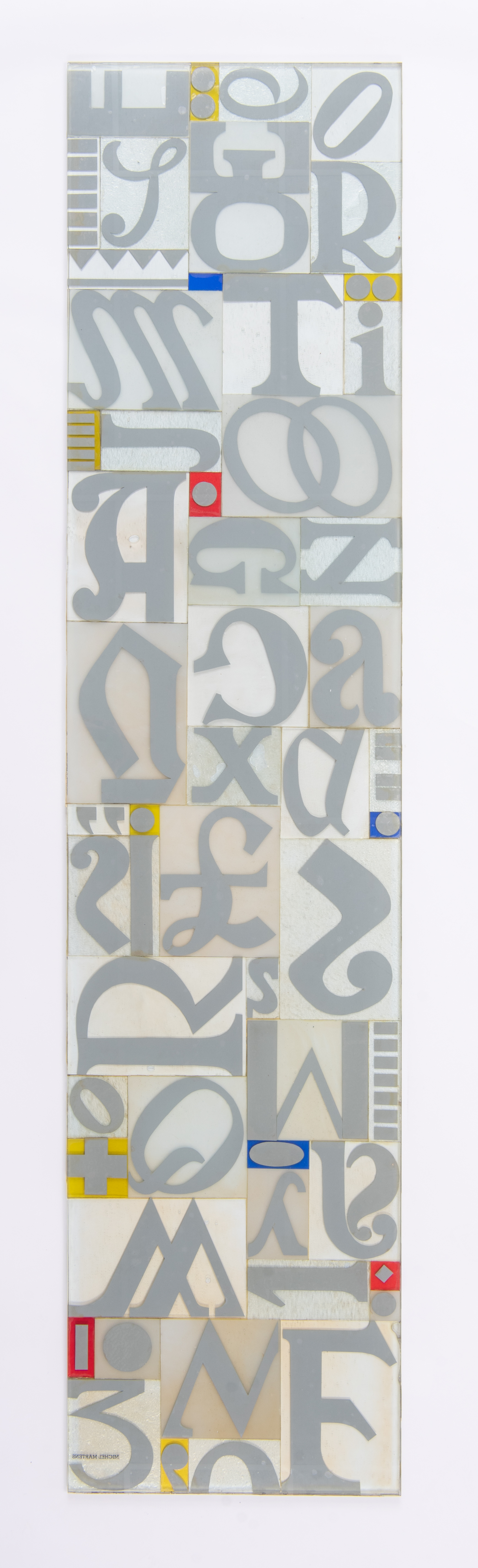 Michel Martens, a large glass sculpture with severalÿpunctuation marks, coloured, frosted and sandbl - Image 2 of 12