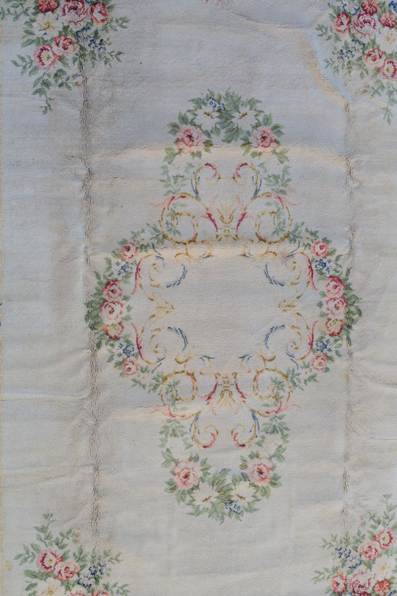 An Aubusson rug, floral decorated, wool, 302 x 397 cm - Bild 6 aus 8