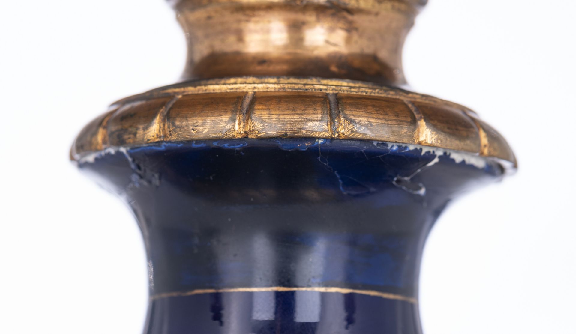 A large bleu royale ground SŠvres coupe with fine gilt bronze mounts and sphinx-shaped handles, the - Bild 13 aus 17