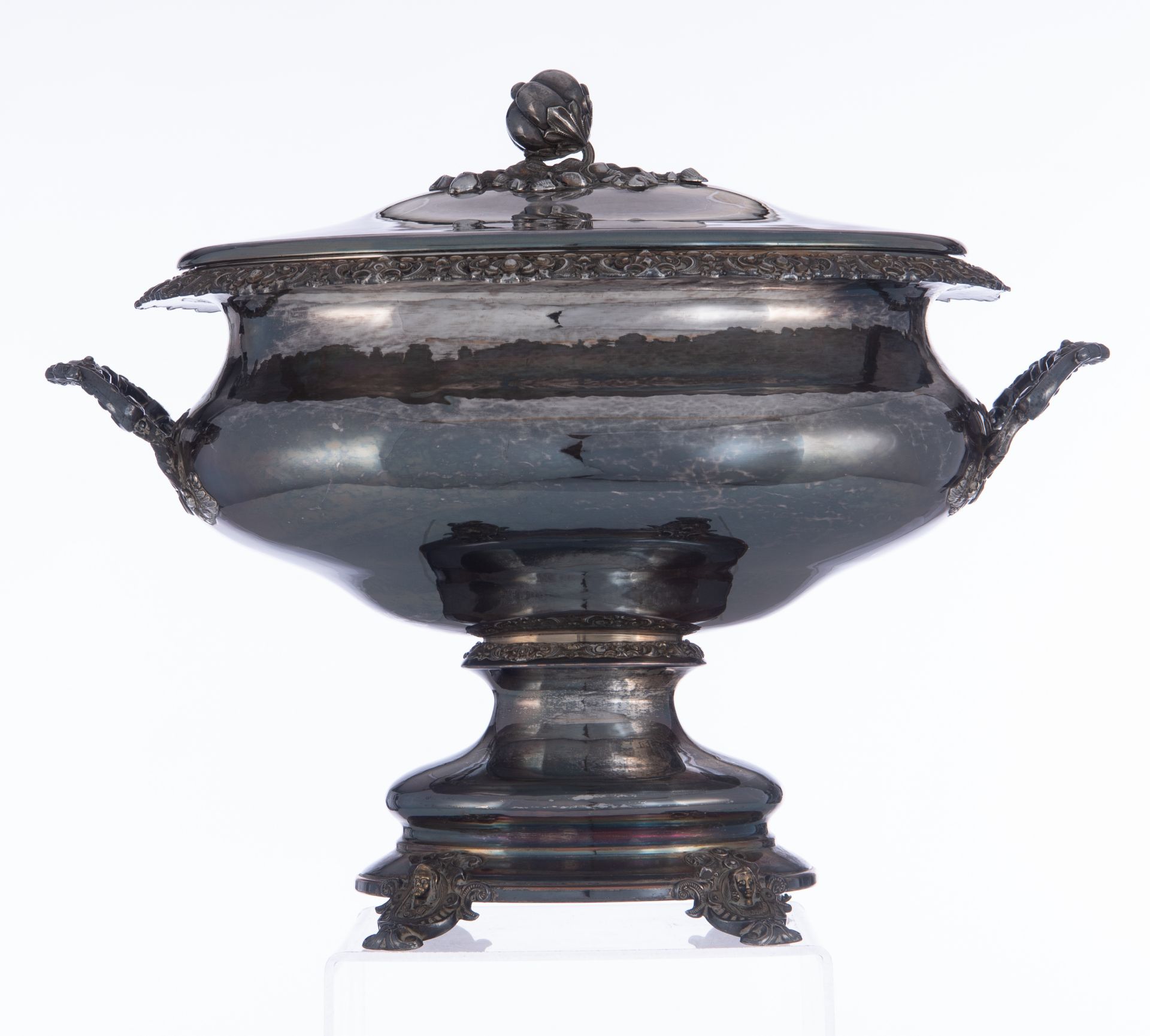 An imposing French early 20thC Rococo Revival silver-plated tureen and cover, with removable inner t - Image 4 of 18