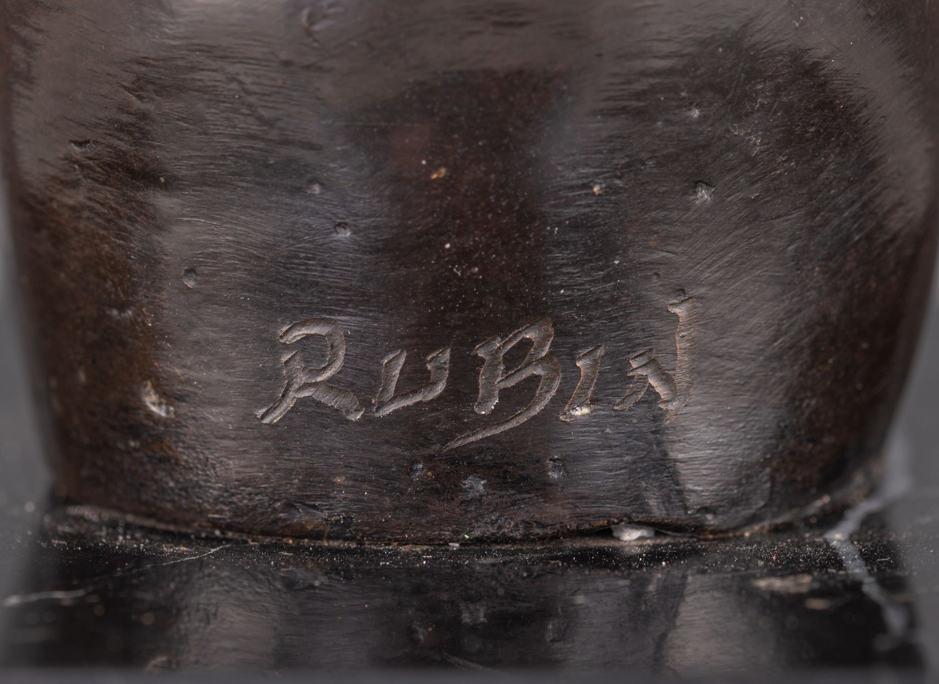 Rubin, ' El Pensamiento' bronze sculpture made as a homage to Fernando Botero, on a black marble bas - Image 7 of 12