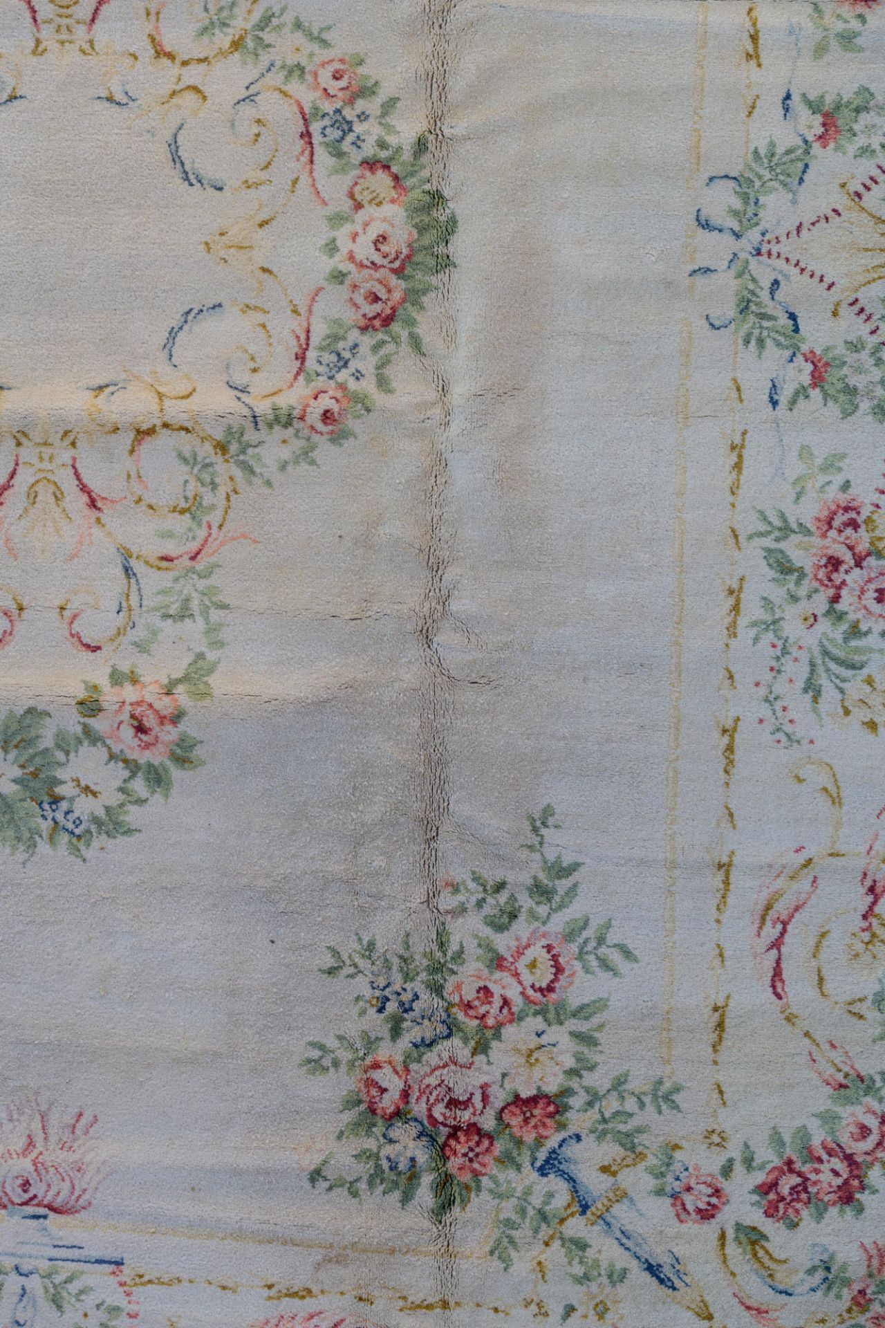 An Aubusson rug, floral decorated, wool, 302 x 397 cm - Bild 4 aus 8