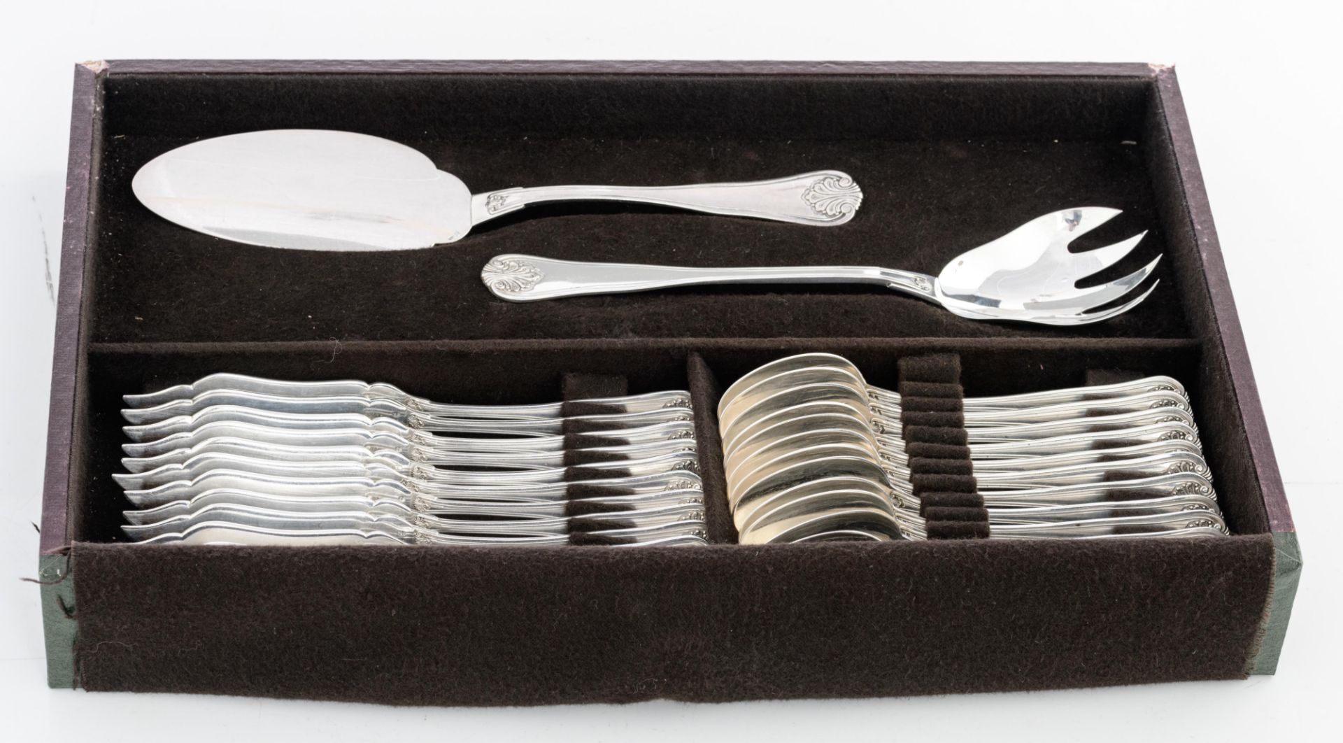 A 12 persons 835/000 silver flatware set 'au grand complet' by the Wolfers - Brussels workshop, in i - Image 2 of 8