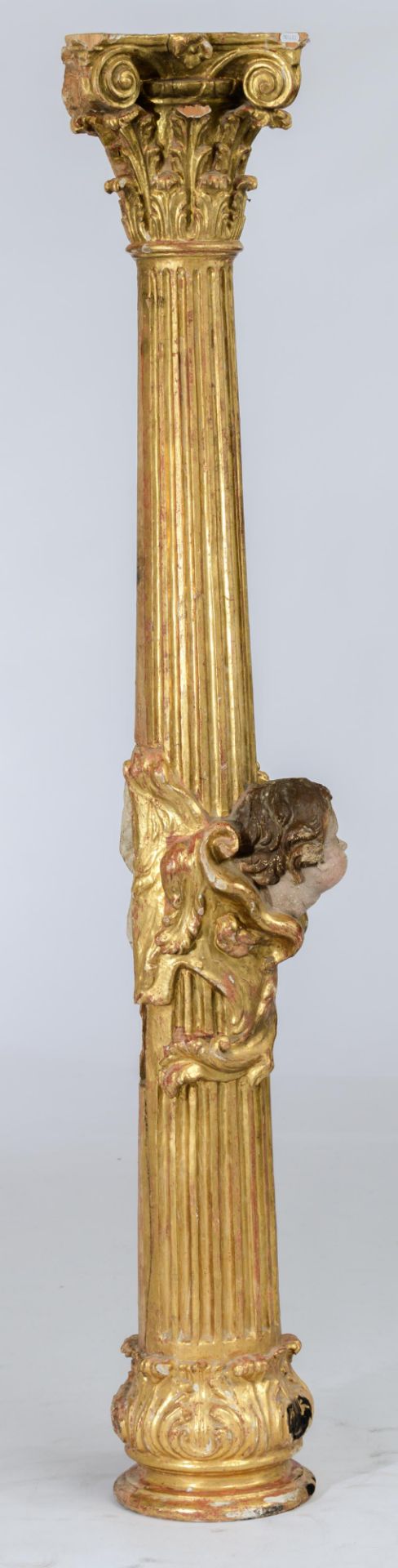 An imposing and finely carved gilt and polychrome painted Neoclassical column with a Corinthian capi - Bild 5 aus 13