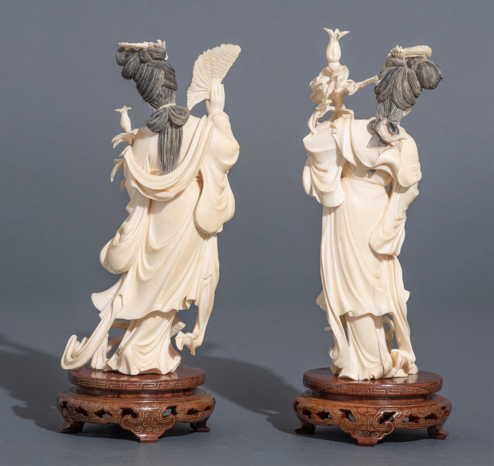 Two ivory Chinese beauties on wooden bases, first half 20thC, H 24 - 25 cm, - Image 4 of 6